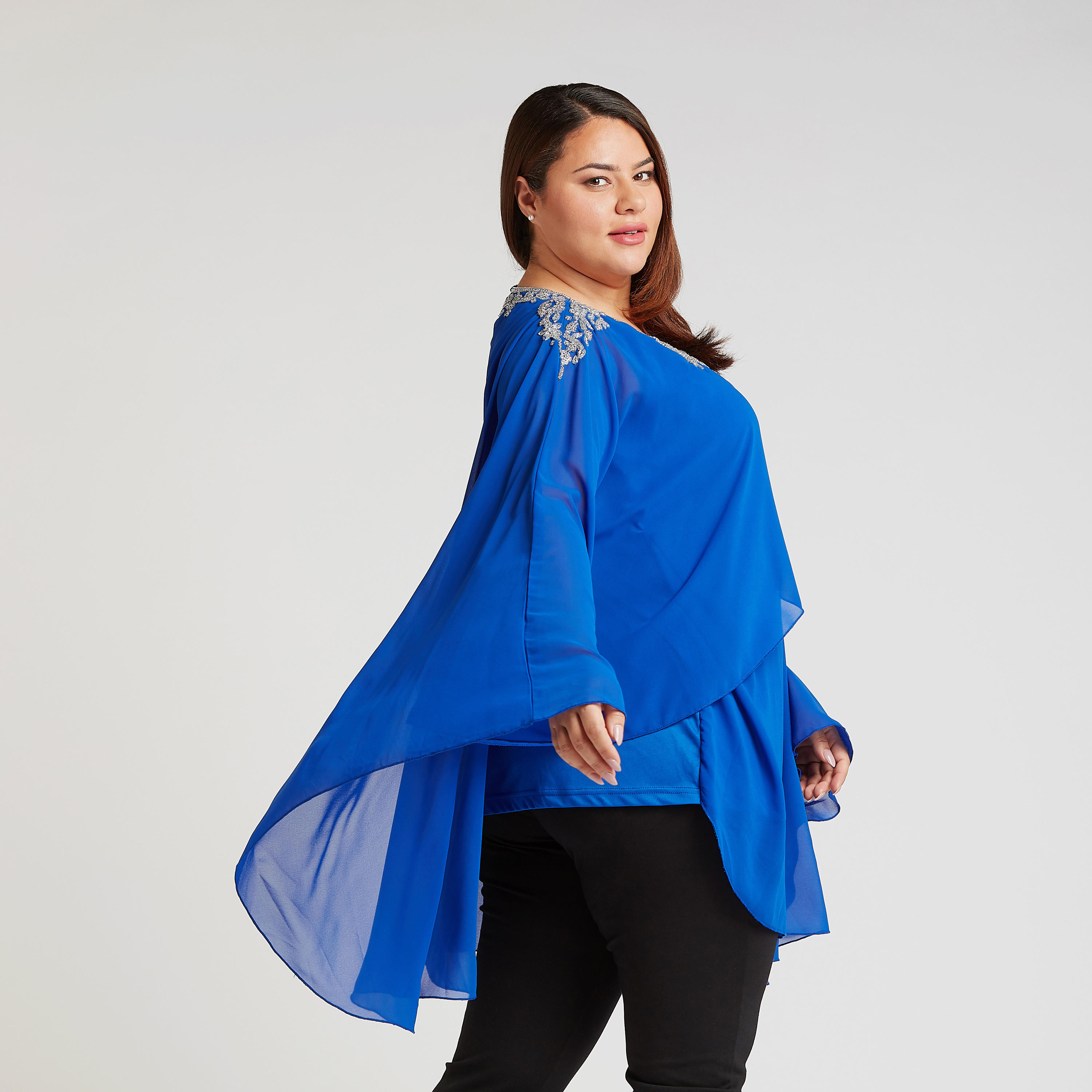 بلوزة مزينة بياقة مستديرة وأكمام واسعة-women-clothing-shirtsandblouses-blouses-image-4
