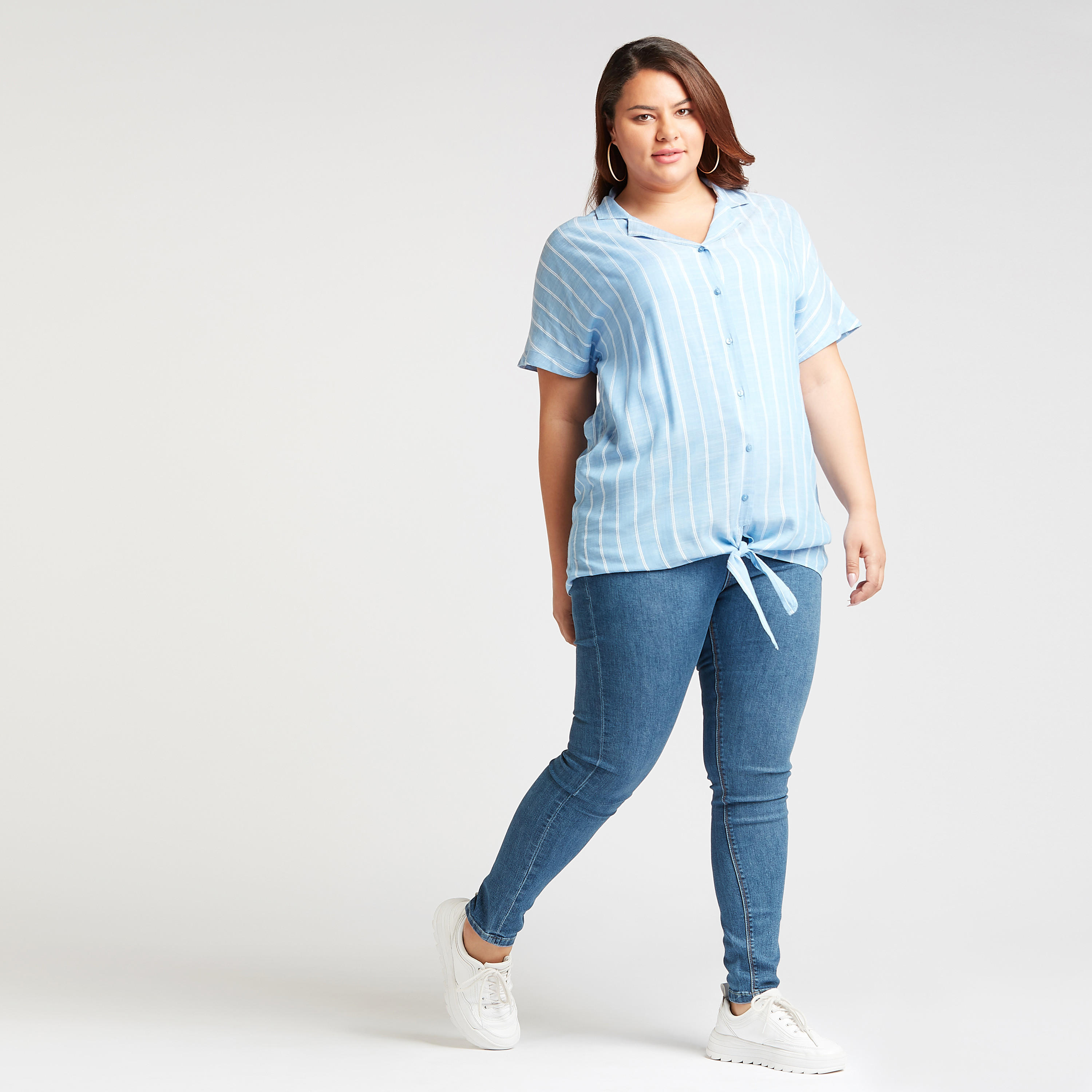 بنطلون جينز سادة سكيني بخصر متوسّط الإرتفاع وجيوب وعراوي حزام-women-clothing-bottoms-jeans-image-2