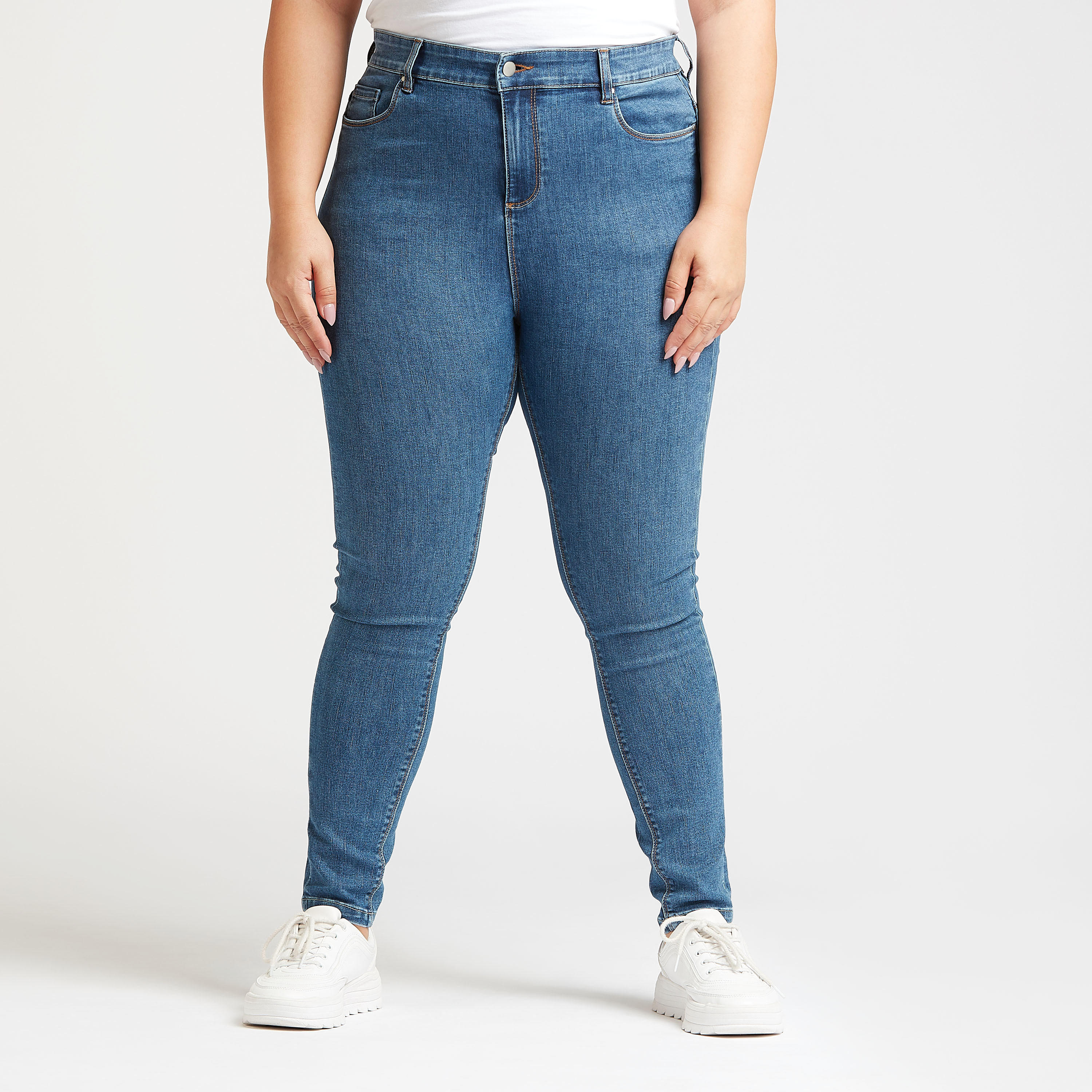 بنطلون جينز سادة سكيني بخصر متوسّط الإرتفاع وجيوب وعراوي حزام-women-clothing-bottoms-jeans-image-5