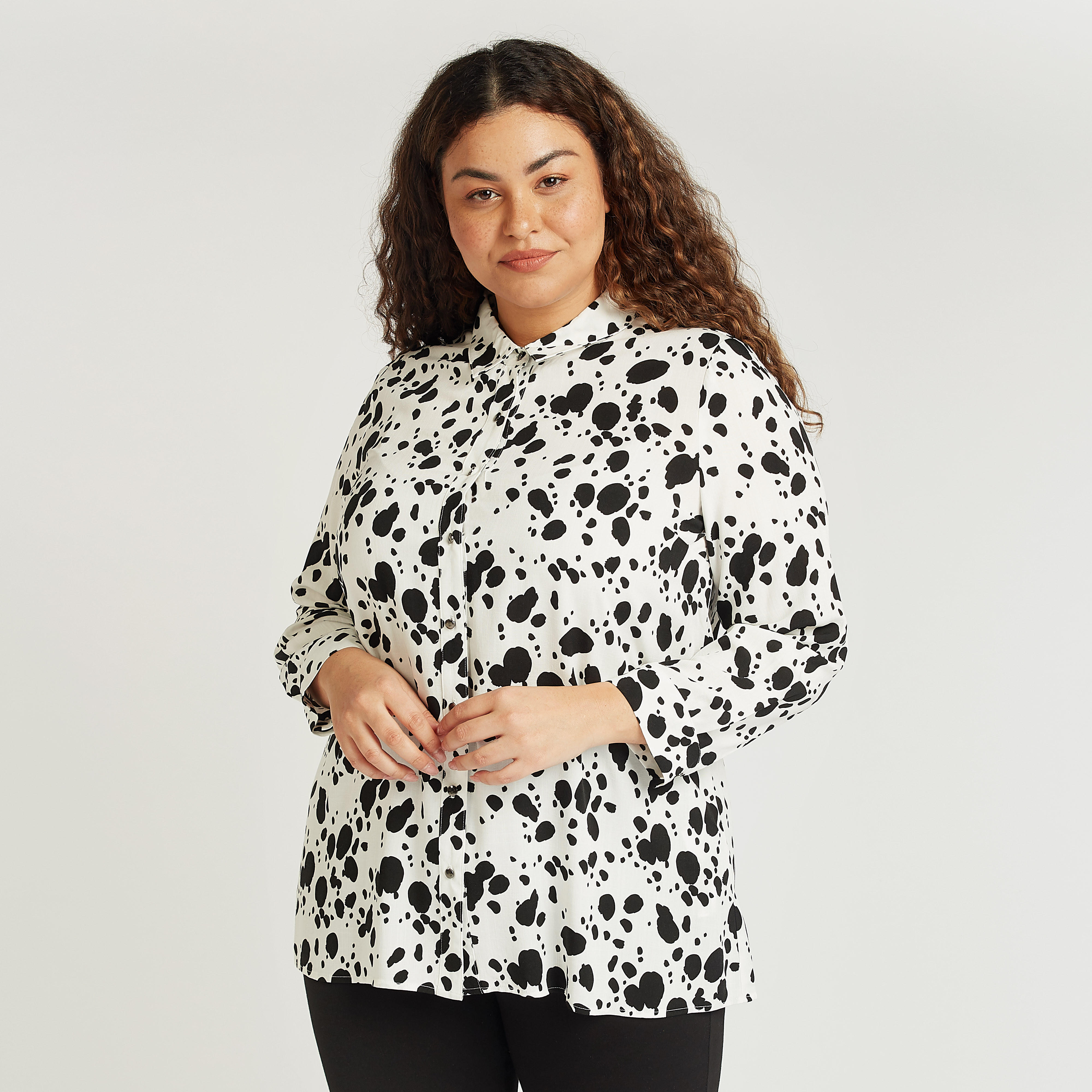 بلوزة بياقة عاديّة وأكمام طويلة وطبعات-women-clothing-shirtsandblouses-blouses-image-1
