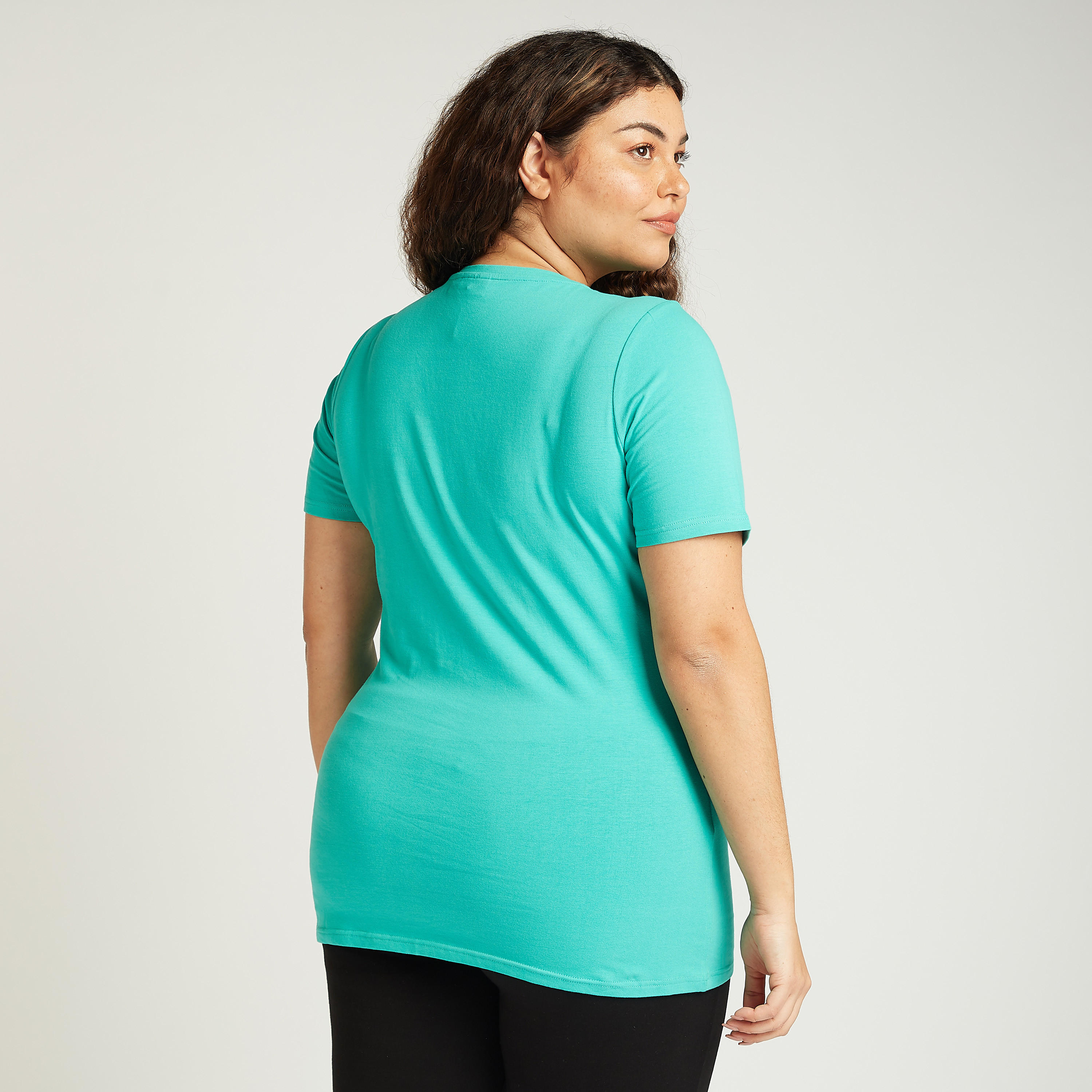 تيشيرت بياقة مستديرة وأكمام قصيرة وطبعات فريندز-women-clothing-tshirts-image-4