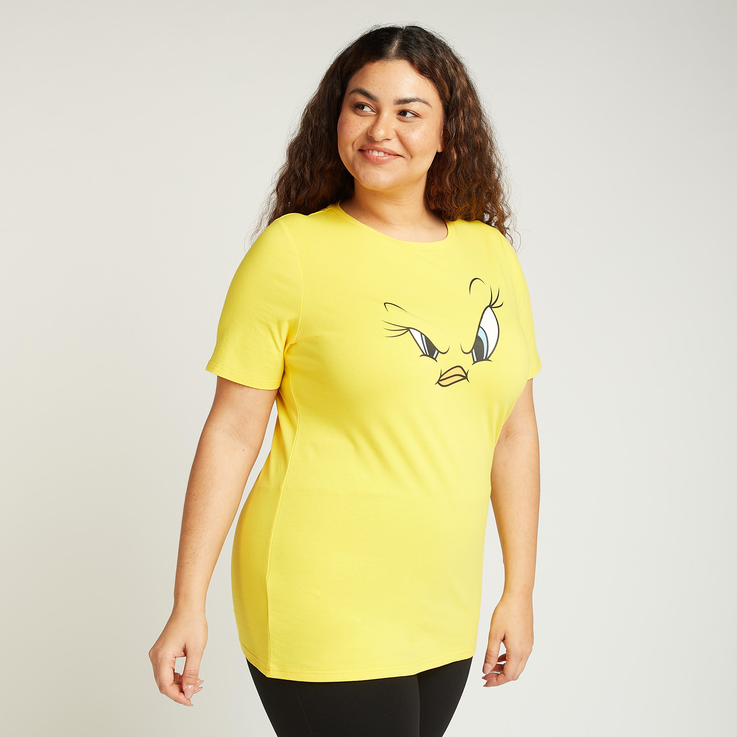 تيشيرت بياقة ضيّقة وأكمام قصيرة وطبعات تويتي-women-clothing-tshirts-image-1