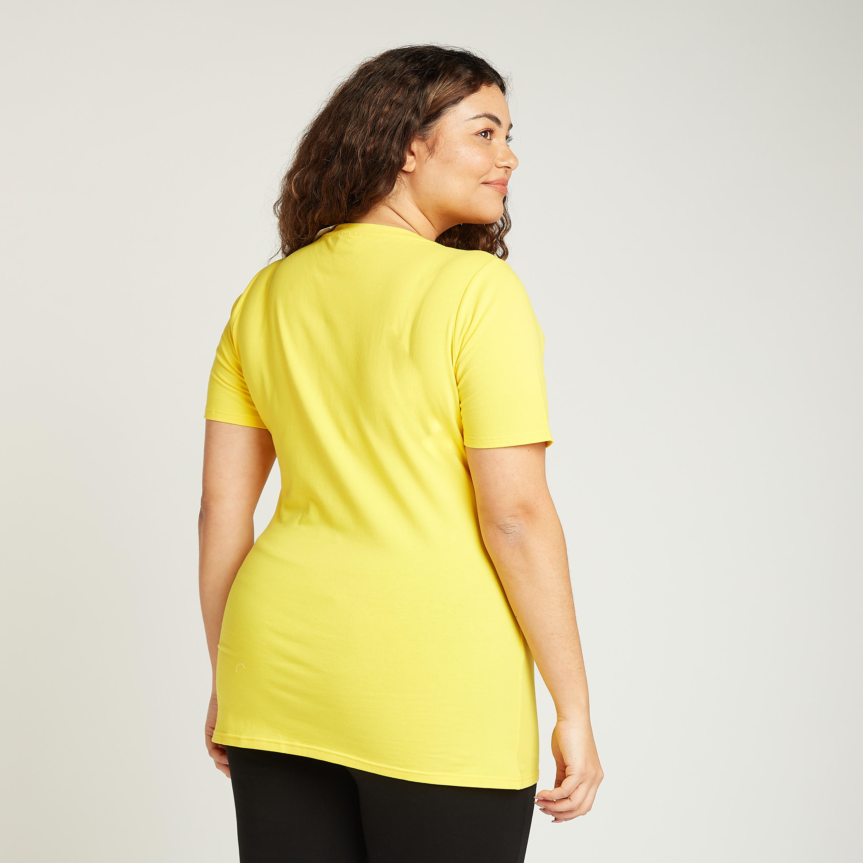 تيشيرت بياقة ضيّقة وأكمام قصيرة وطبعات تويتي-women-clothing-tshirts-image-4