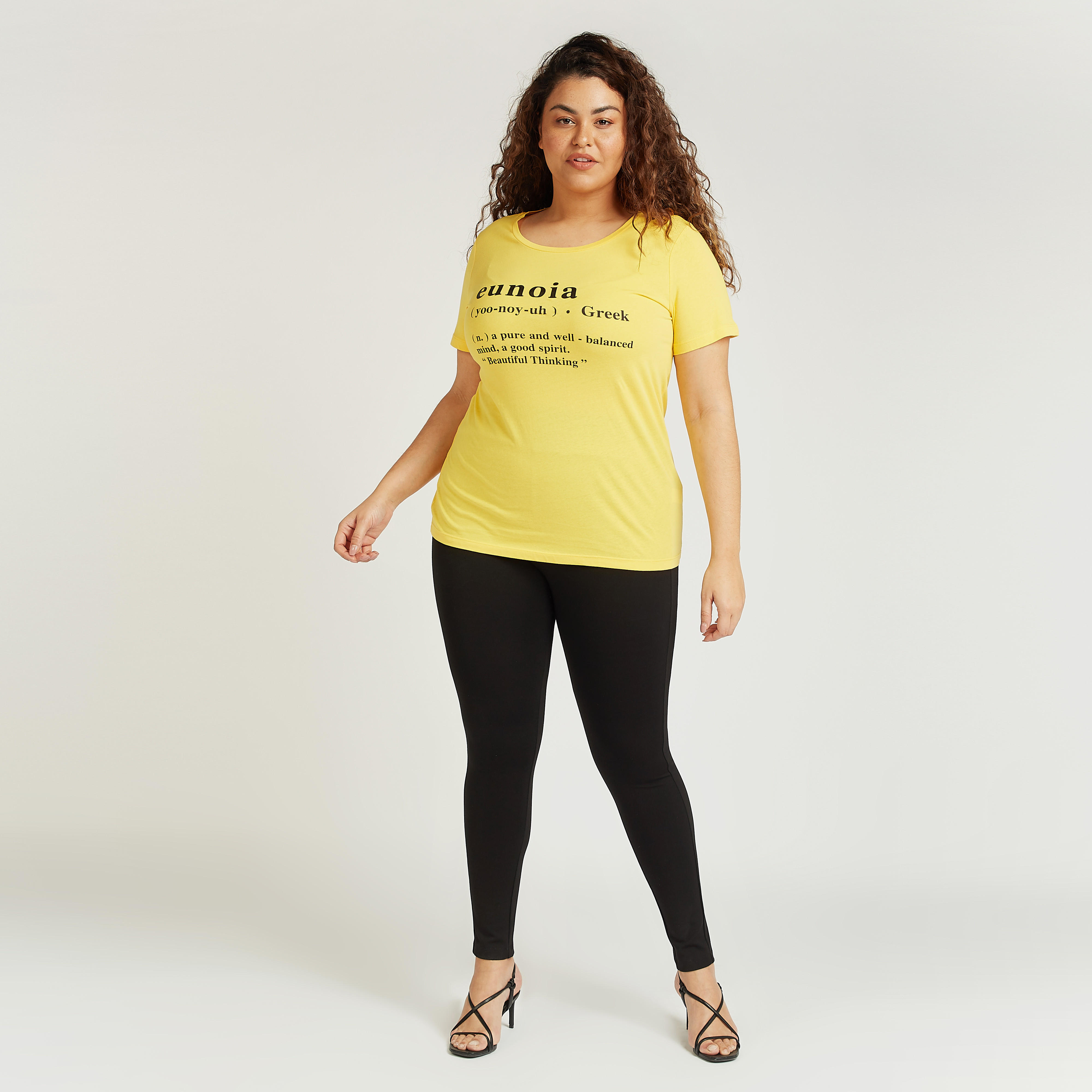 تيشيرت بياقة مستديرة وأكمام قصيرة وطبعات تايبوغرافيك-women-clothing-tshirts-image-2