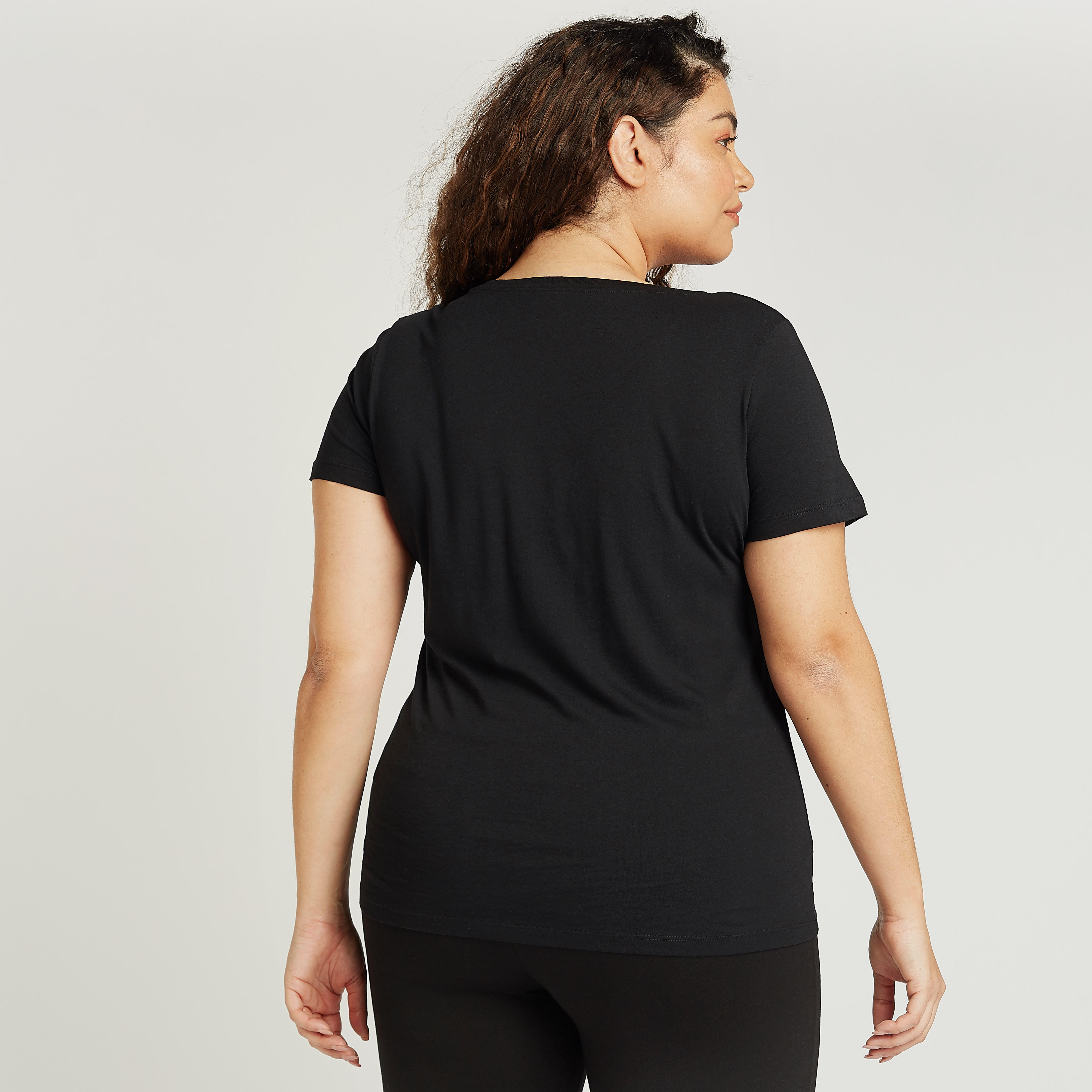 تيشيرت بياقة مستديرة وأكمام قصيرة وطبعات تايبوغرافيك-women-clothing-tshirts-image-4