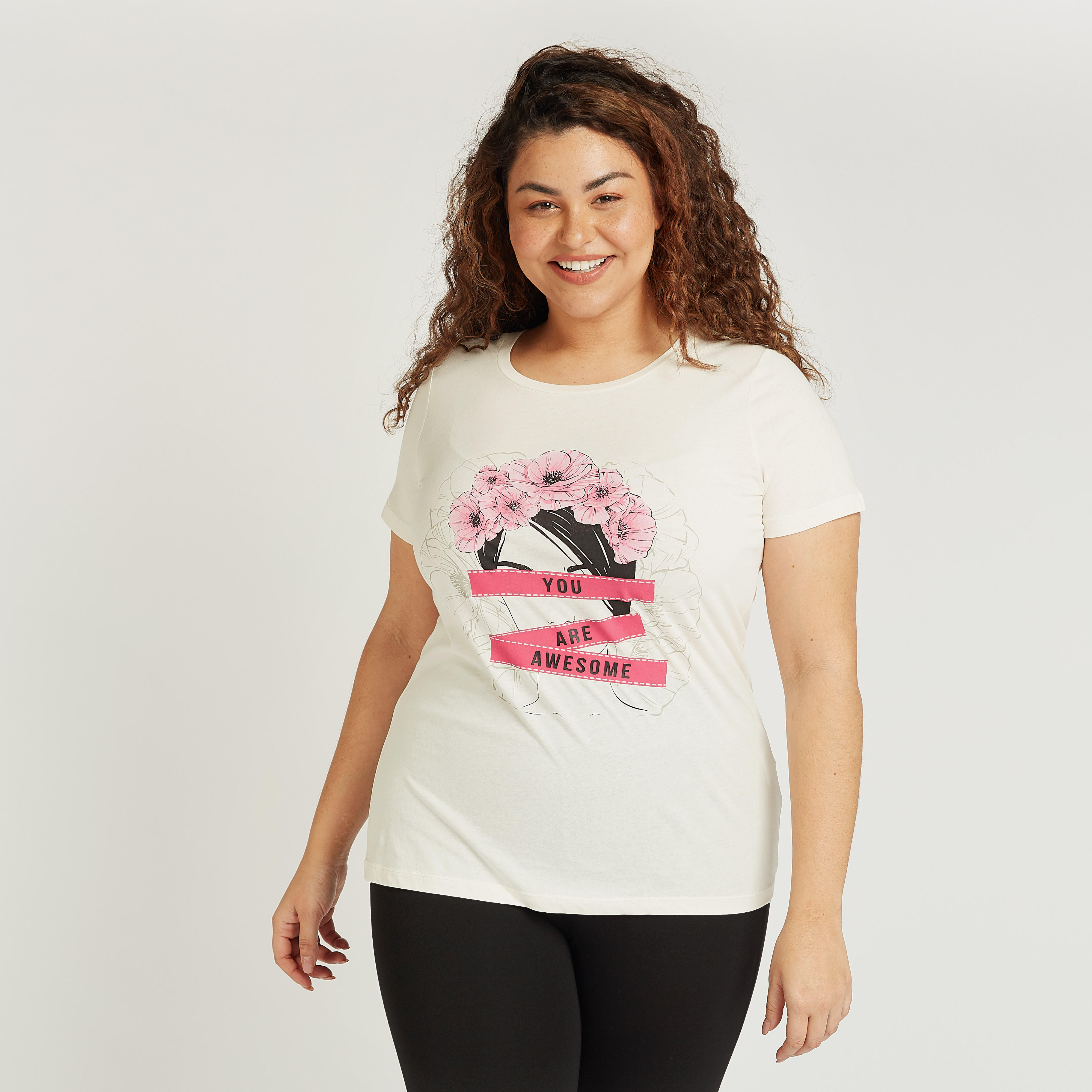 تيشيرت بياقة مستديرة وأكمام قصيرة وطبعات-women-clothing-tshirts-image-4