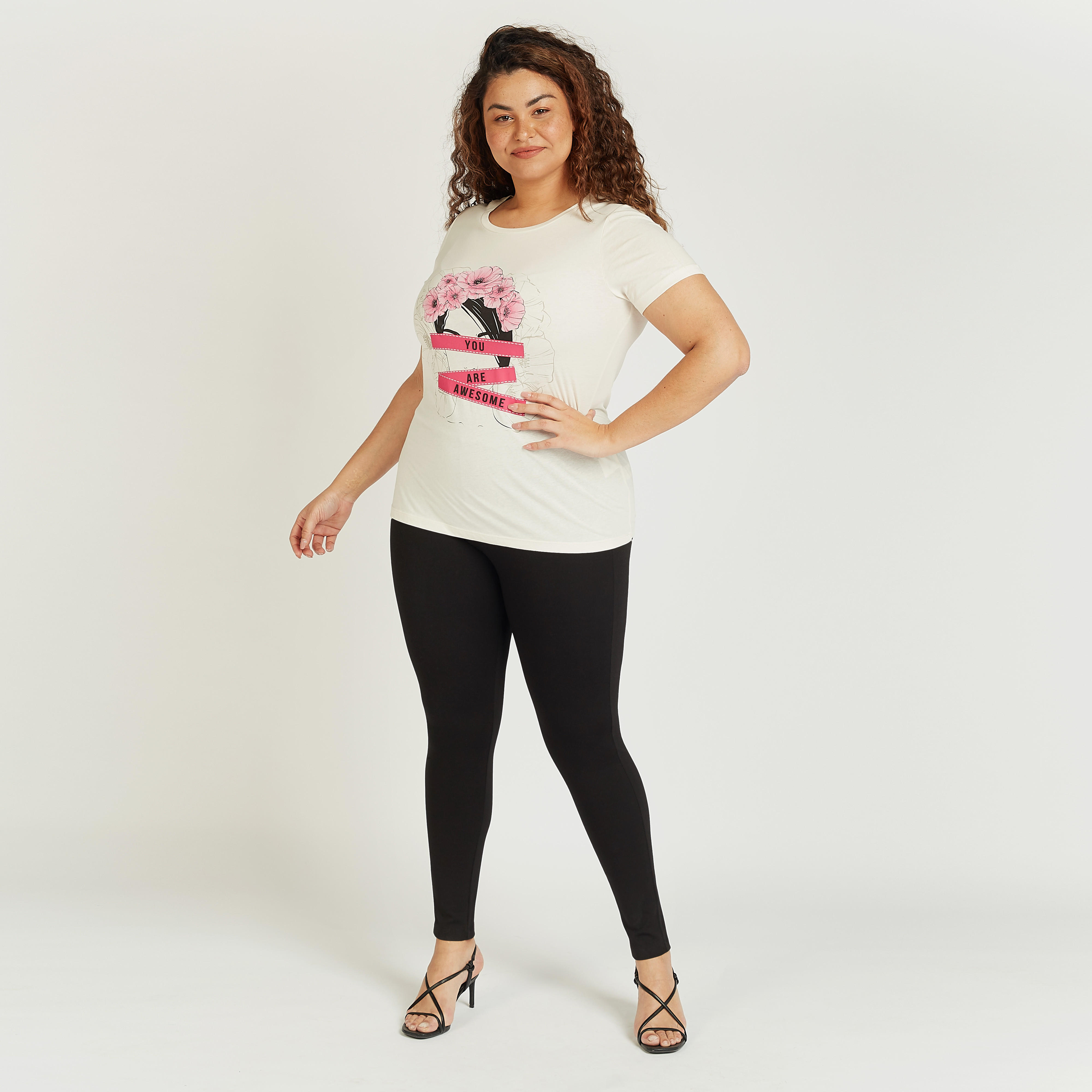 تيشيرت بياقة مستديرة وأكمام قصيرة وطبعات-women-clothing-tshirts-image-3