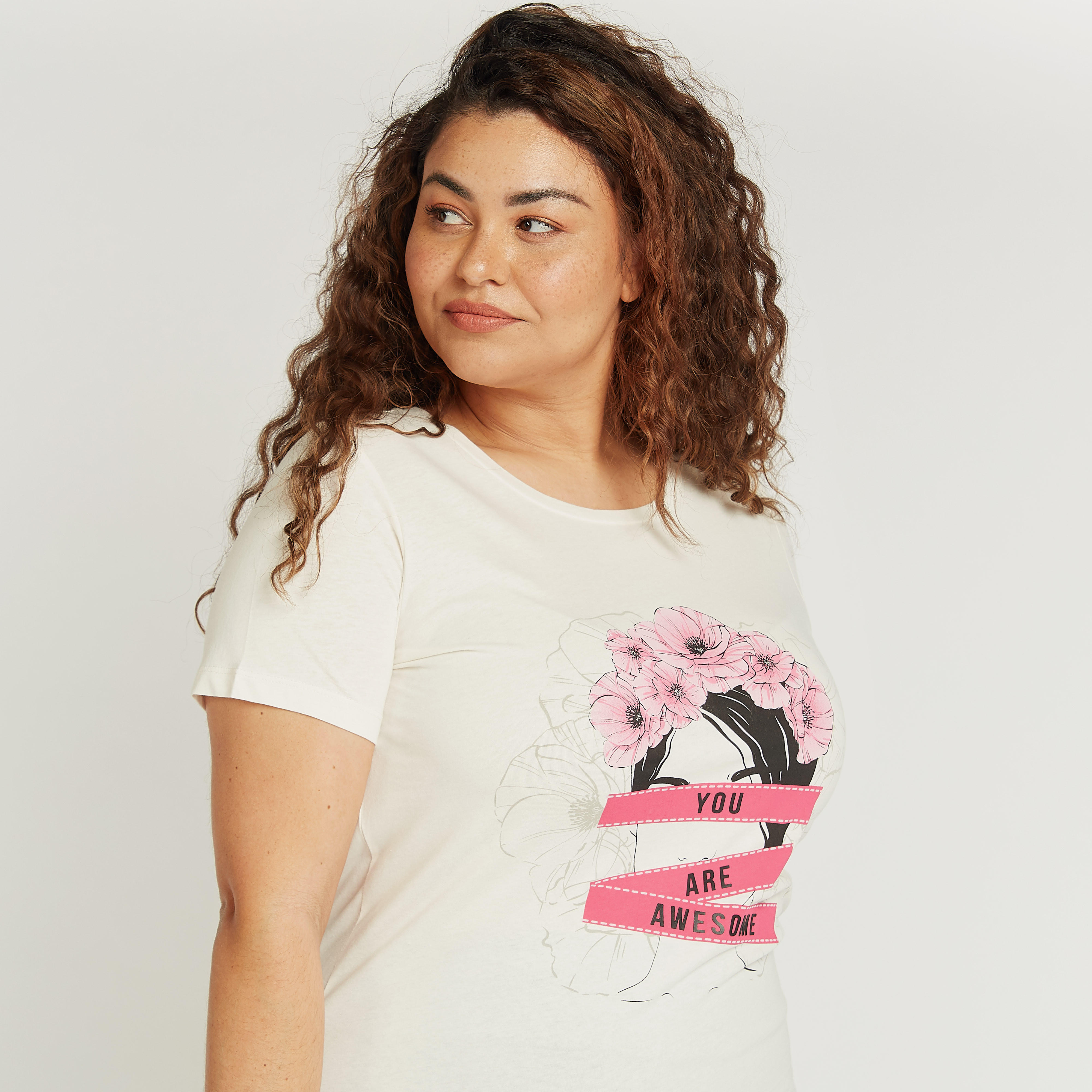 تيشيرت بياقة مستديرة وأكمام قصيرة وطبعات-women-clothing-tshirts-image-2