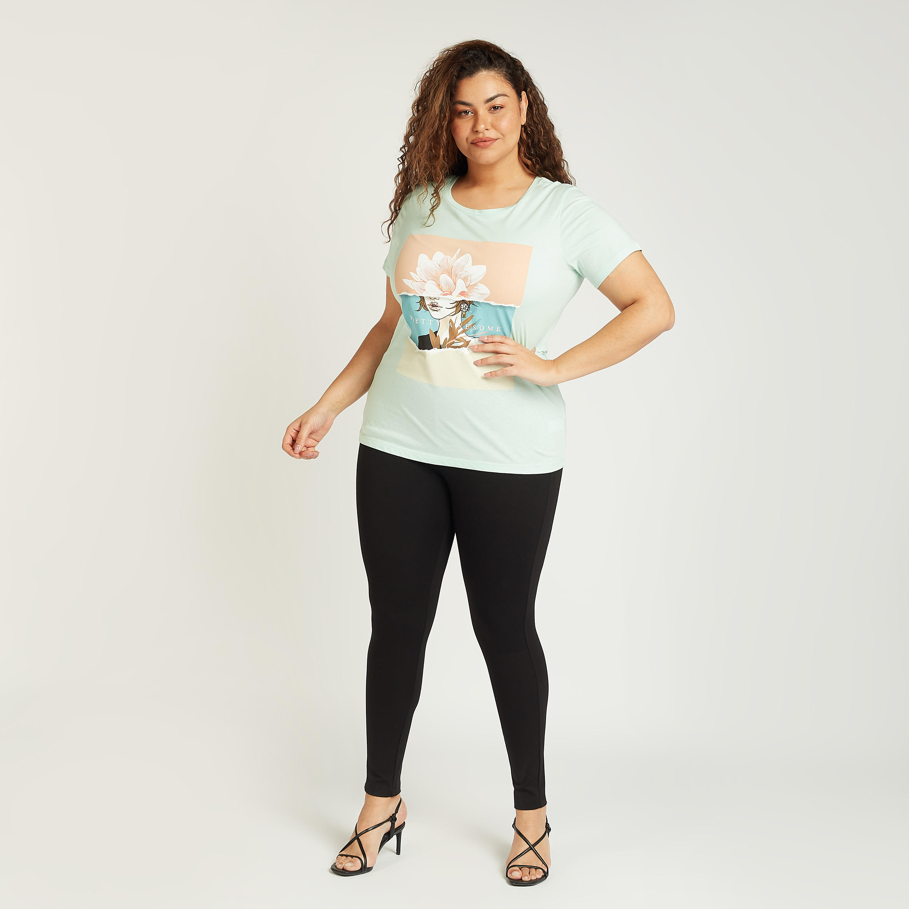تيشيرت بياقة مستديرة وأكمام قصيرة وطبعات-women-clothing-tshirts-image-2