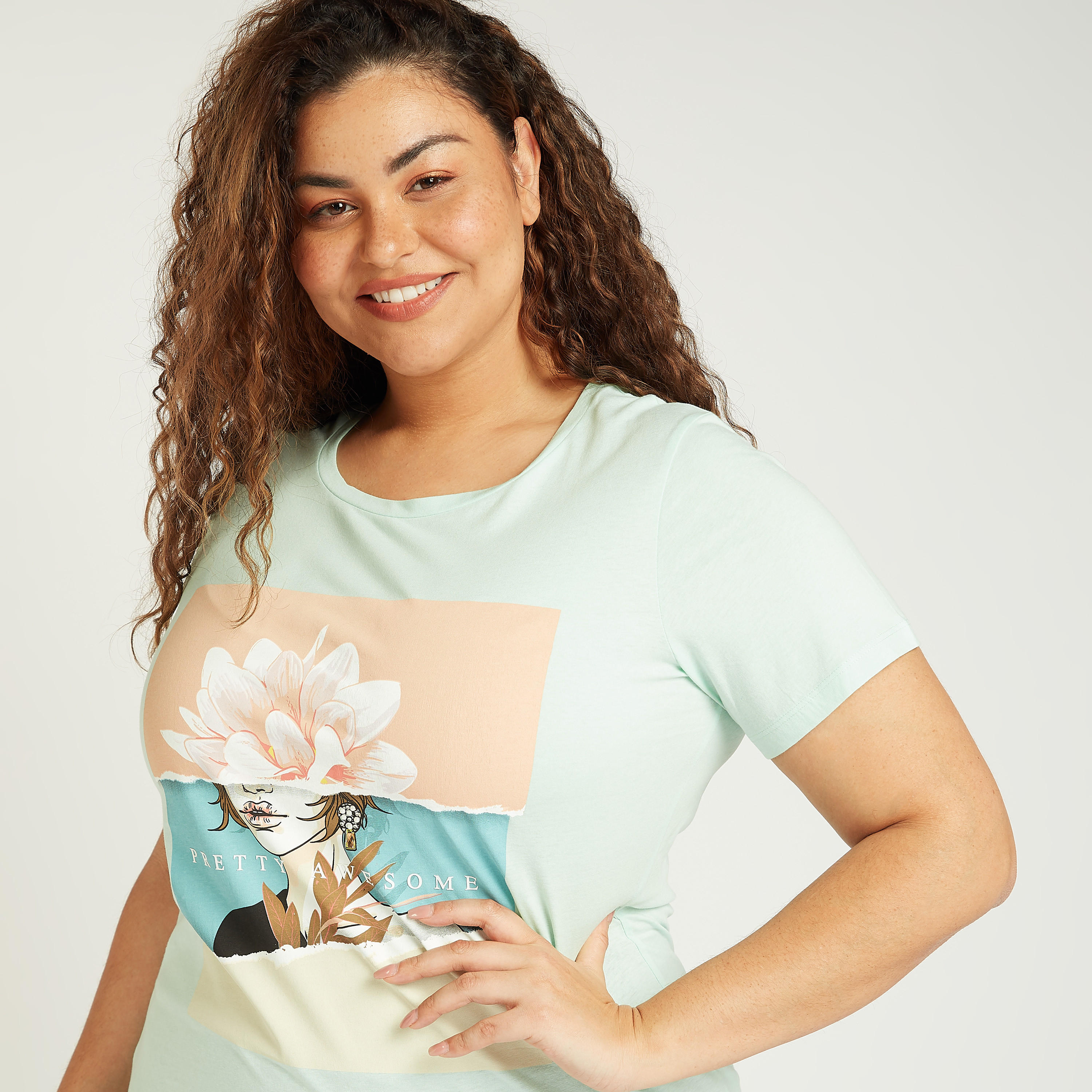 تيشيرت بياقة مستديرة وأكمام قصيرة وطبعات-women-clothing-tshirts-image-3