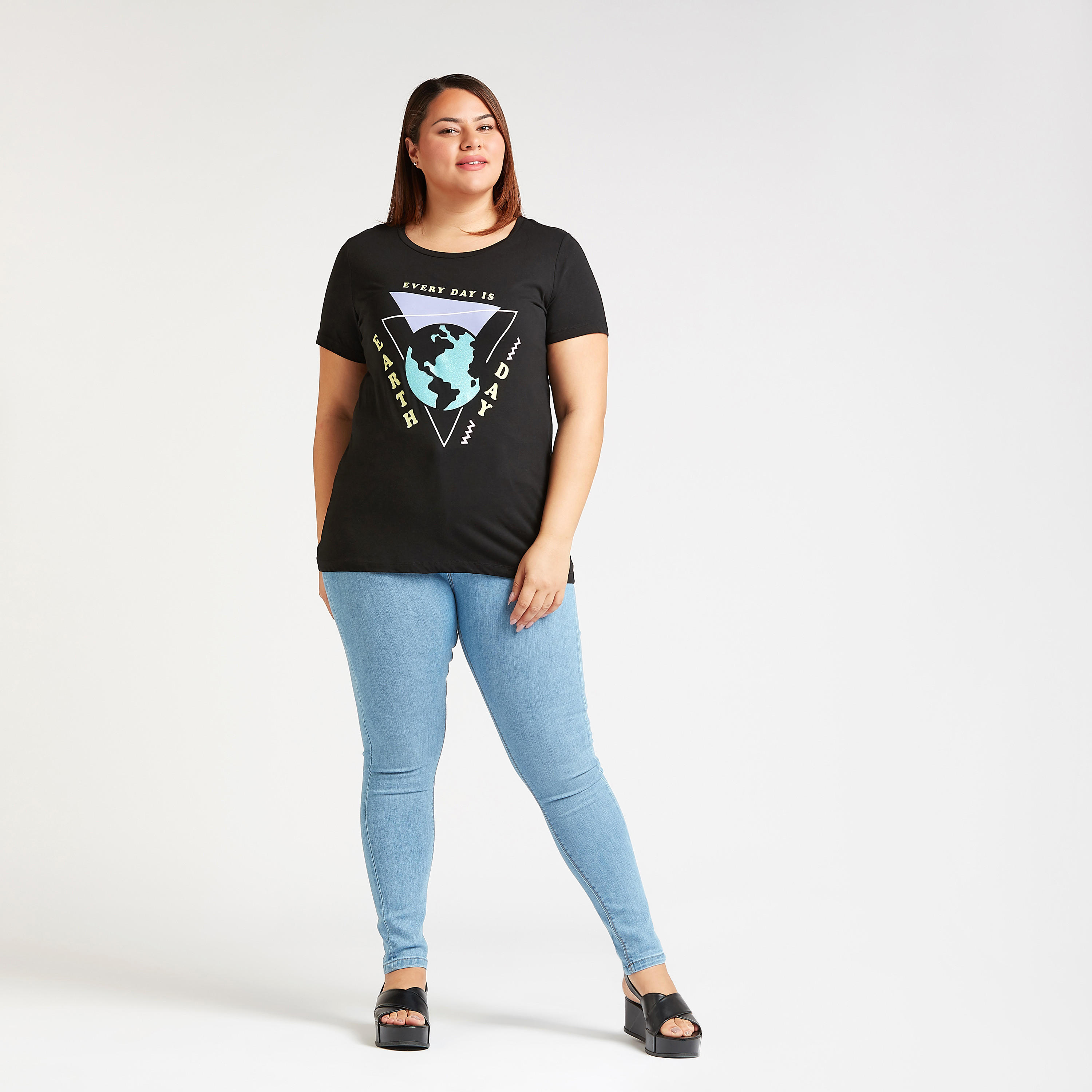 تيشيرت بياقة مستديرة وأكمام قصيرة وطبعات تايبوغرافيك-women-clothing-tshirts-image-3