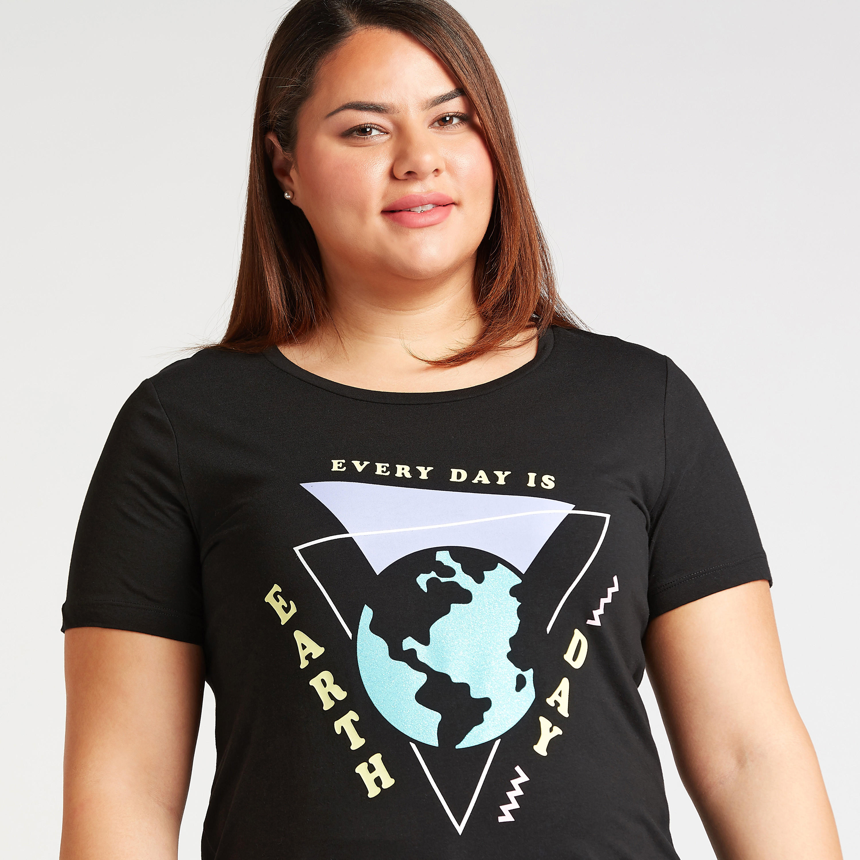 تيشيرت بياقة مستديرة وأكمام قصيرة وطبعات تايبوغرافيك-women-clothing-tshirts-image-2