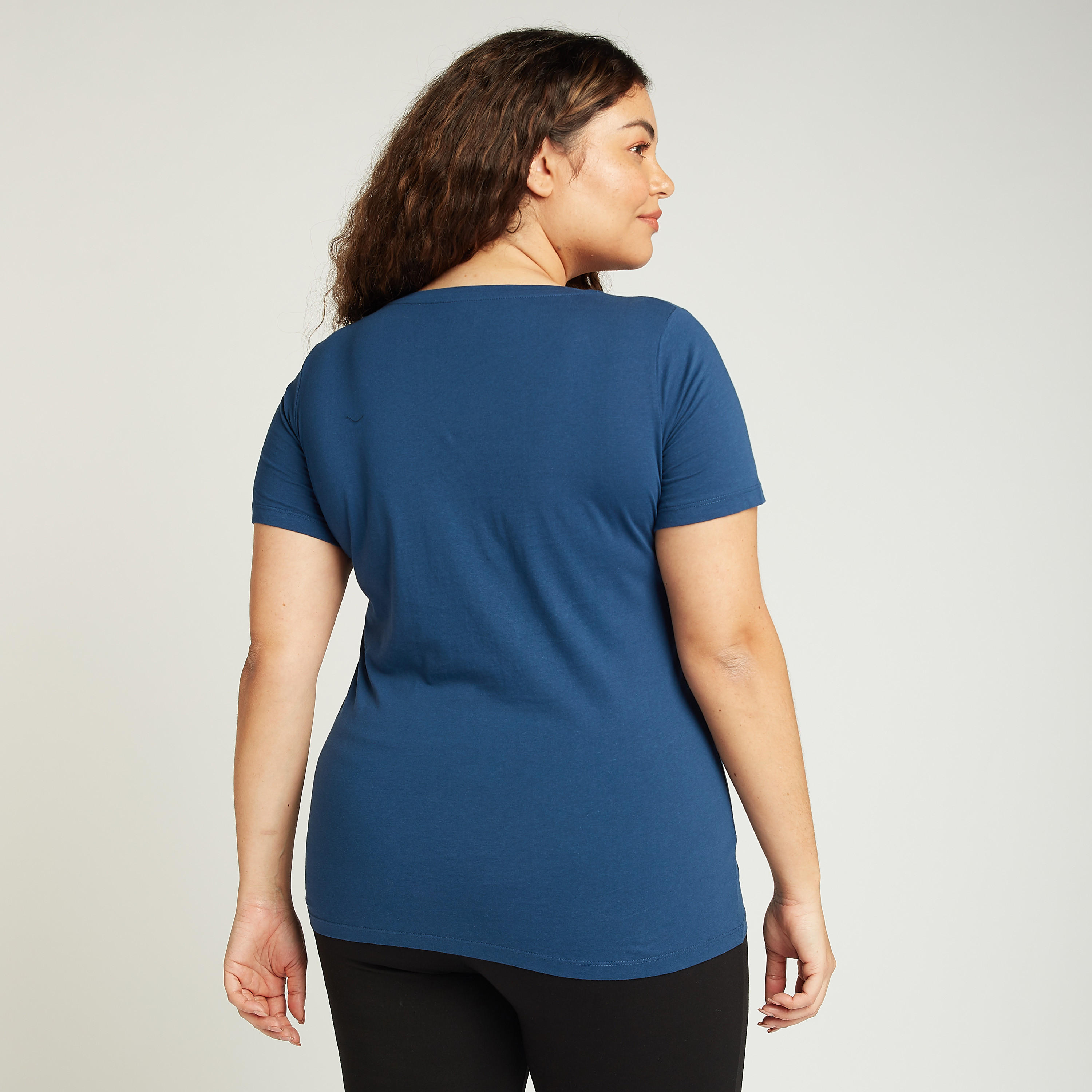 تيشيرت بياقة مستديرة وأكمام قصيرة وطبعات تايبوغرافية-women-clothing-tshirts-image-1
