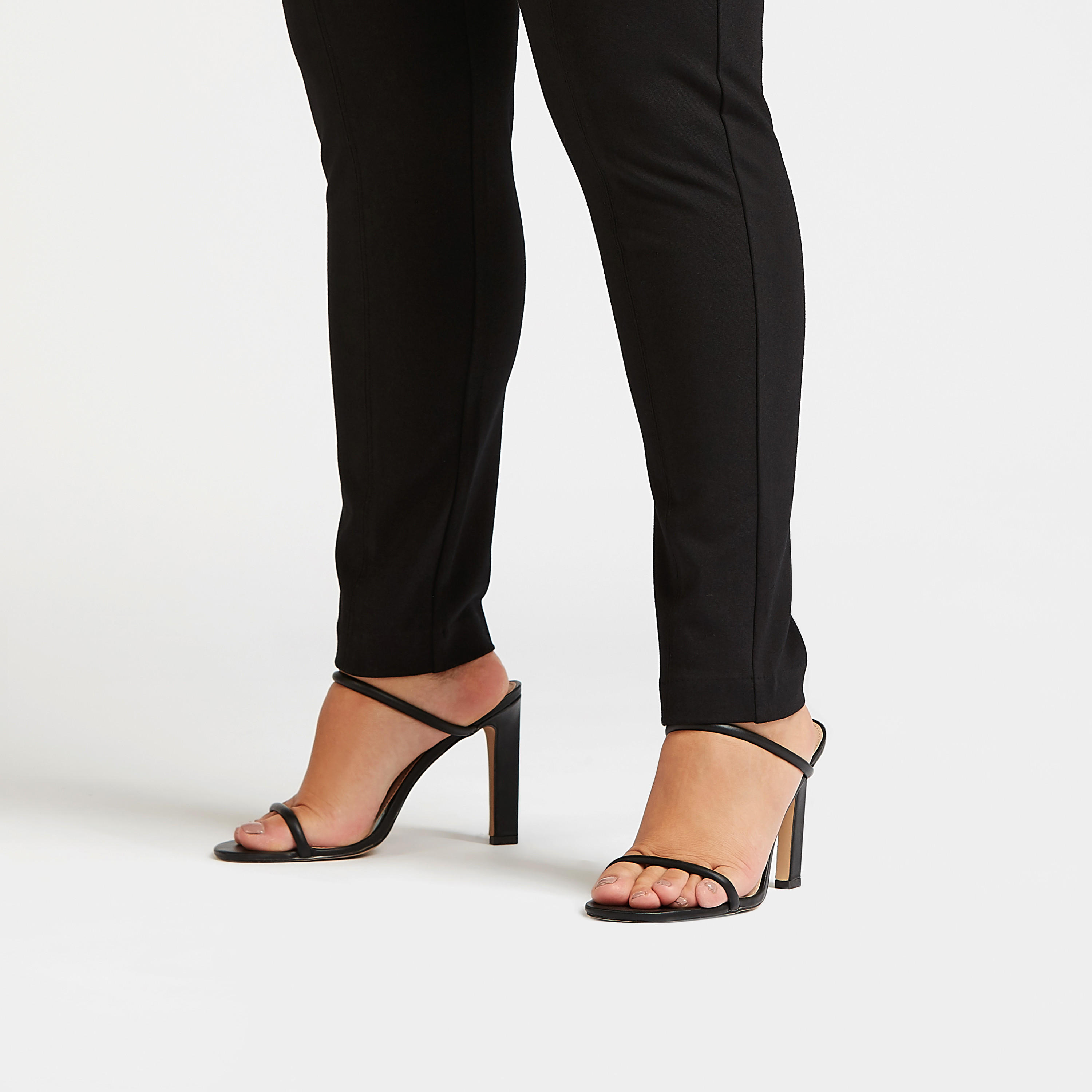 بنطلون ليقنز طويل سادة بخصر مطّاطي-women-clothing-bottoms-leggings-image-3