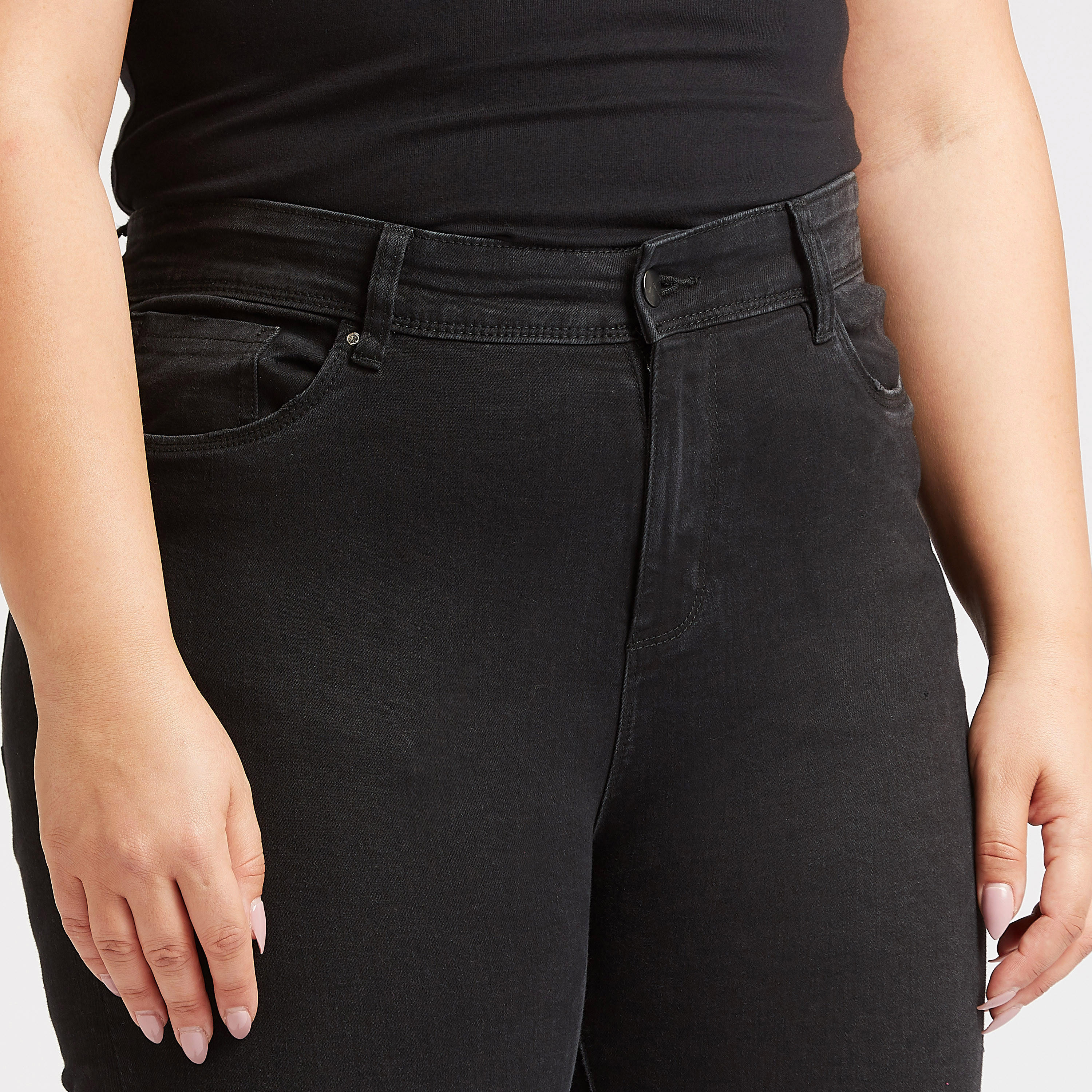 بنطلون جينز سادة سكيني بخصر متوسّط الإرتفاع وجيوب وعراوي حزام-women-clothing-bottoms-jeans-image-3