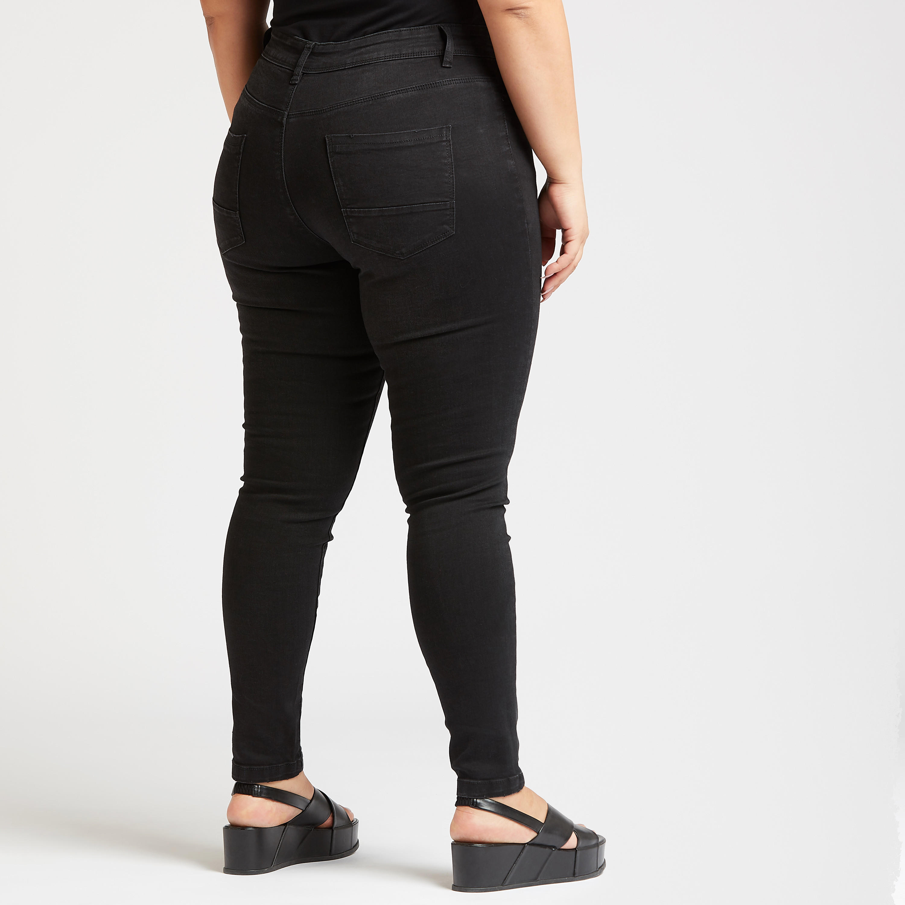 بنطلون جينز سادة سكيني بخصر متوسّط الإرتفاع وجيوب وعراوي حزام-women-clothing-bottoms-jeans-image-4