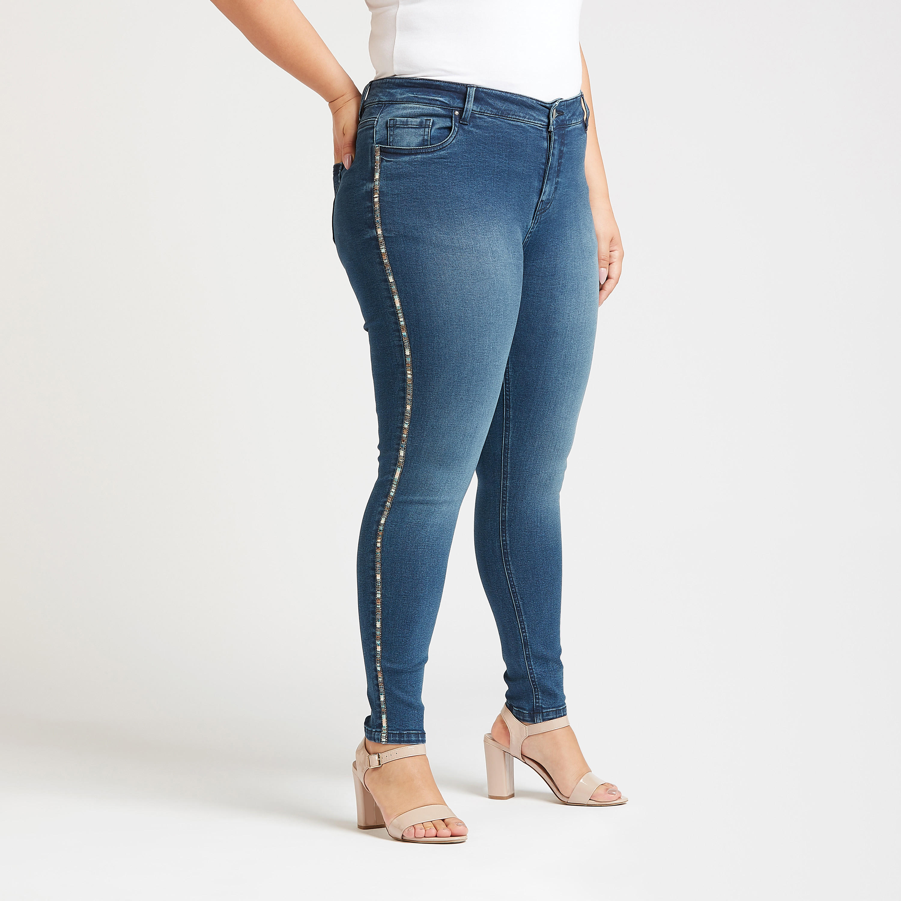 بنطلون جينز سكيني سادة بخصر متوسط الارتفاع بجيوب وزخارف-women-clothing-bottoms-jeans-image-1