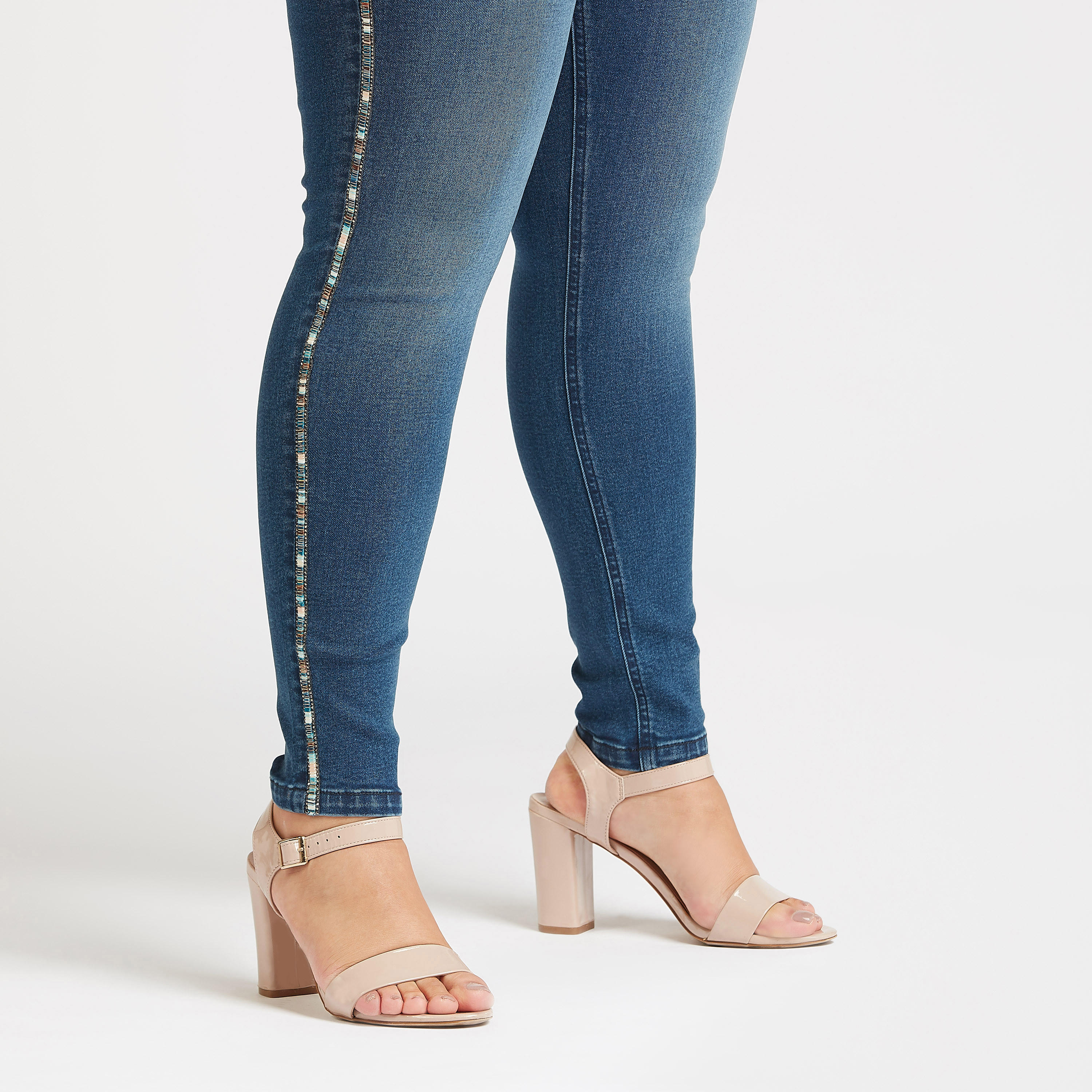 بنطلون جينز سكيني سادة بخصر متوسط الارتفاع بجيوب وزخارف-women-clothing-bottoms-jeans-image-3