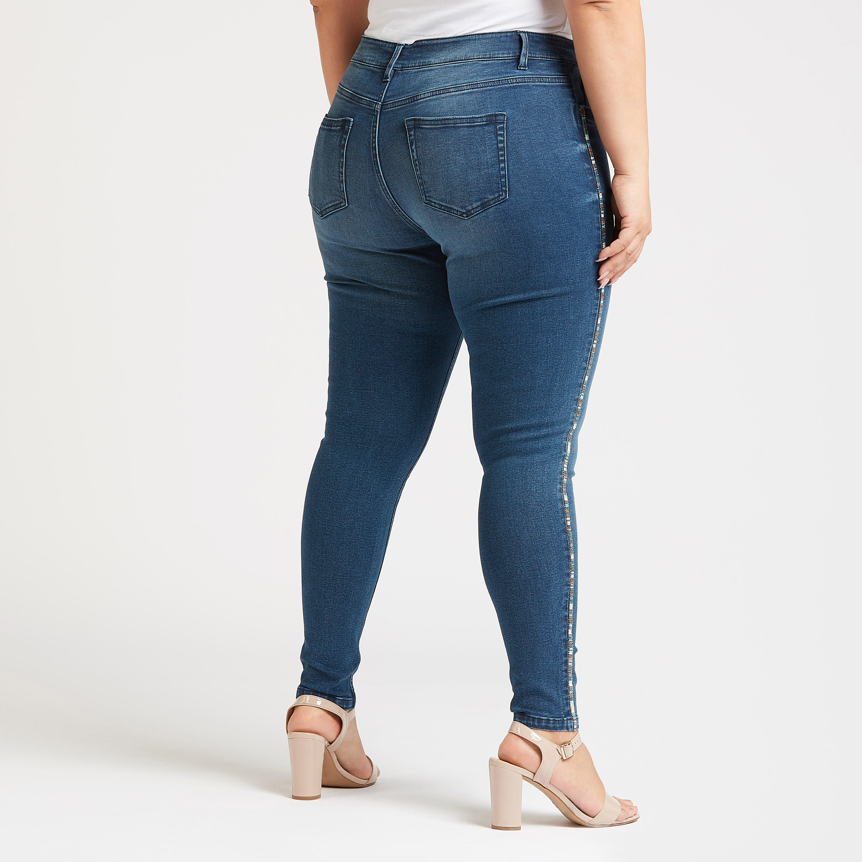 بنطلون جينز سكيني سادة بخصر متوسط الارتفاع بجيوب وزخارف-women-clothing-bottoms-jeans-image-5