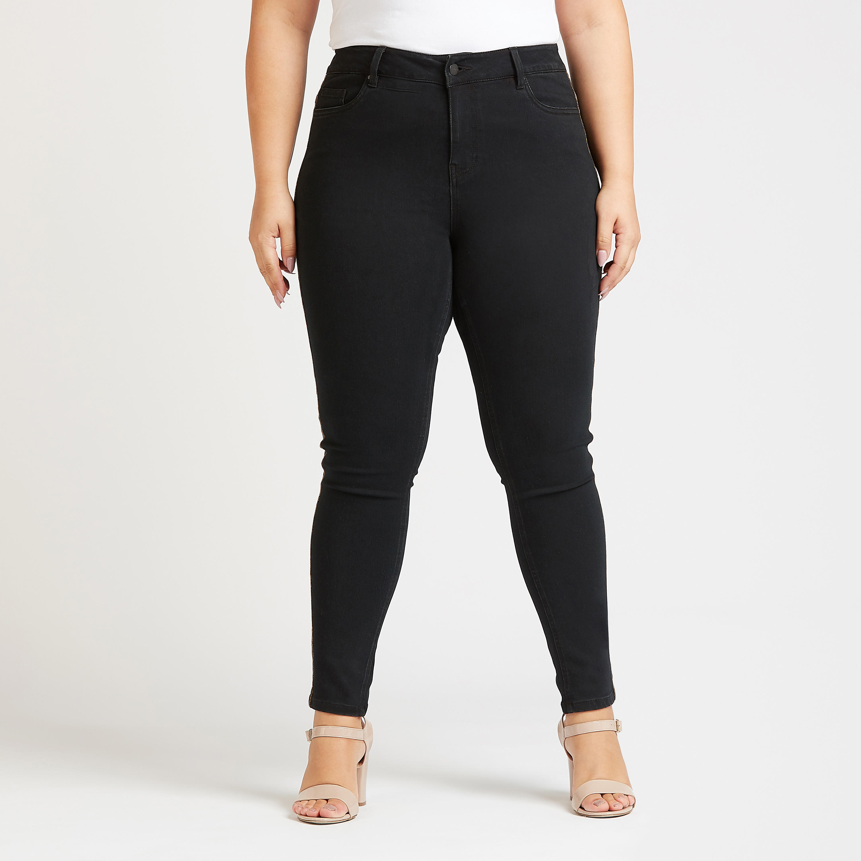 بنطلون جينز مستدام سادة سكيني بخصر متوسّط الإرتفاع وجيوب وتفاصيل شريطة-women-clothing-bottoms-jeans-image-1