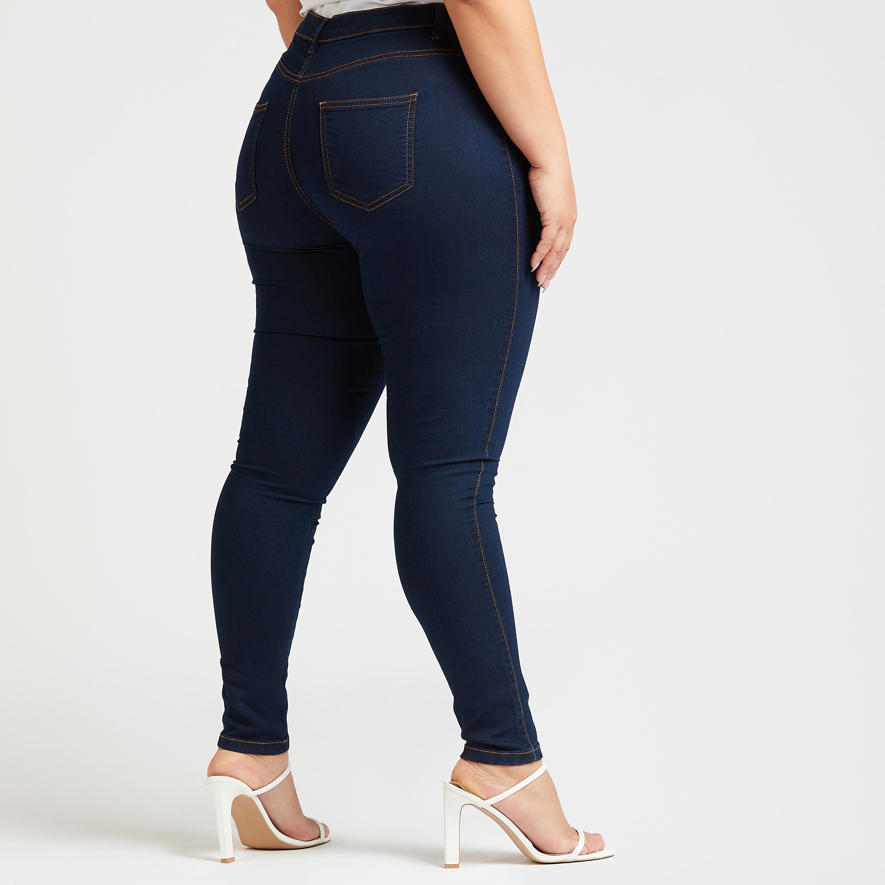 بنطلون جينز سادة سكيني بخصر متوسّط الإرتفاع وجيوب وعراوي حزام-women-clothing-bottoms-jeans-image-4
