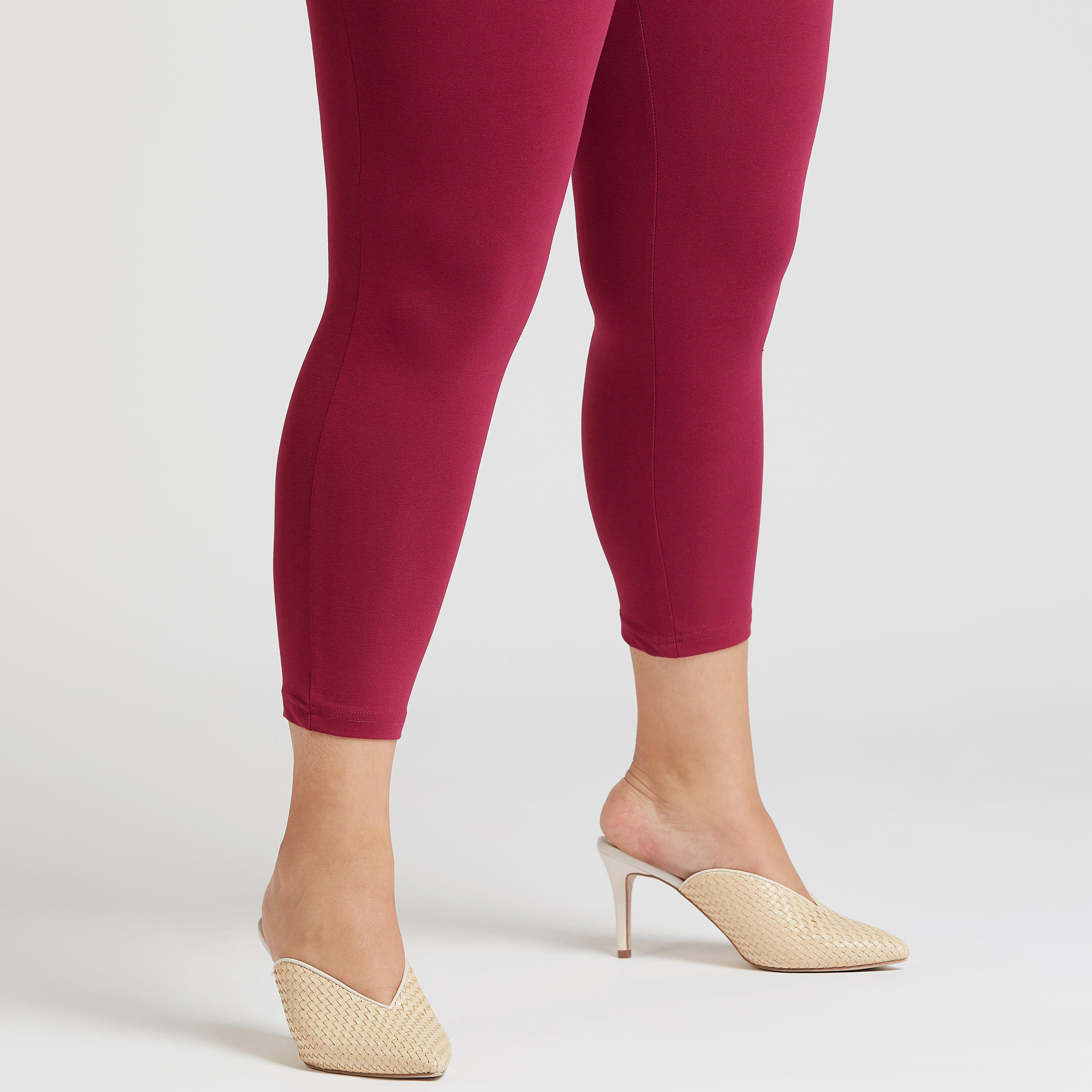 بنطلون ليقنز سادة 3/4 بخصر متوسط الارتفاع-women-clothing-bottoms-leggings-image-3