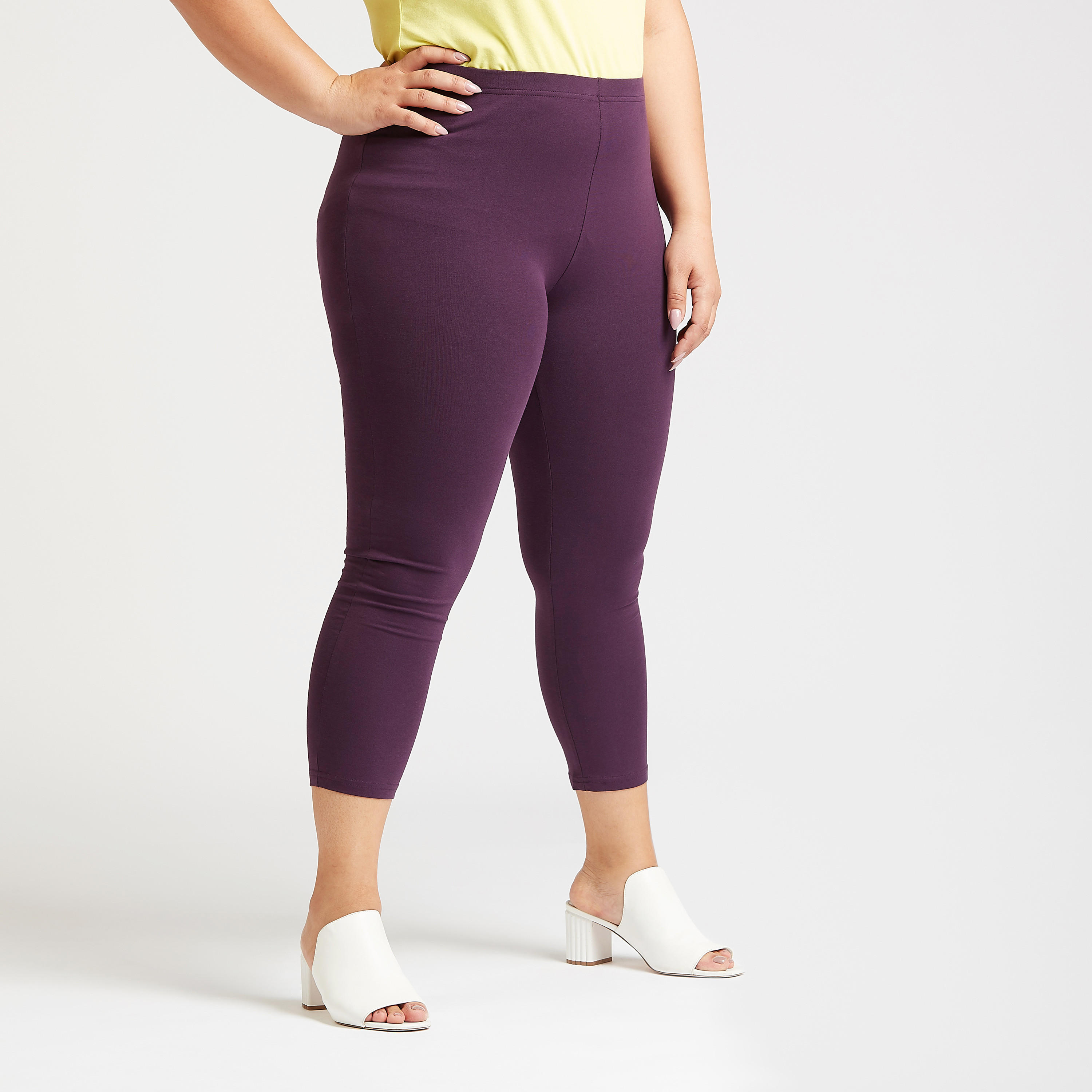 بنطلون ليقنز قصير سادة بخصر مطاطي-women-clothing-bottoms-leggings-image-1