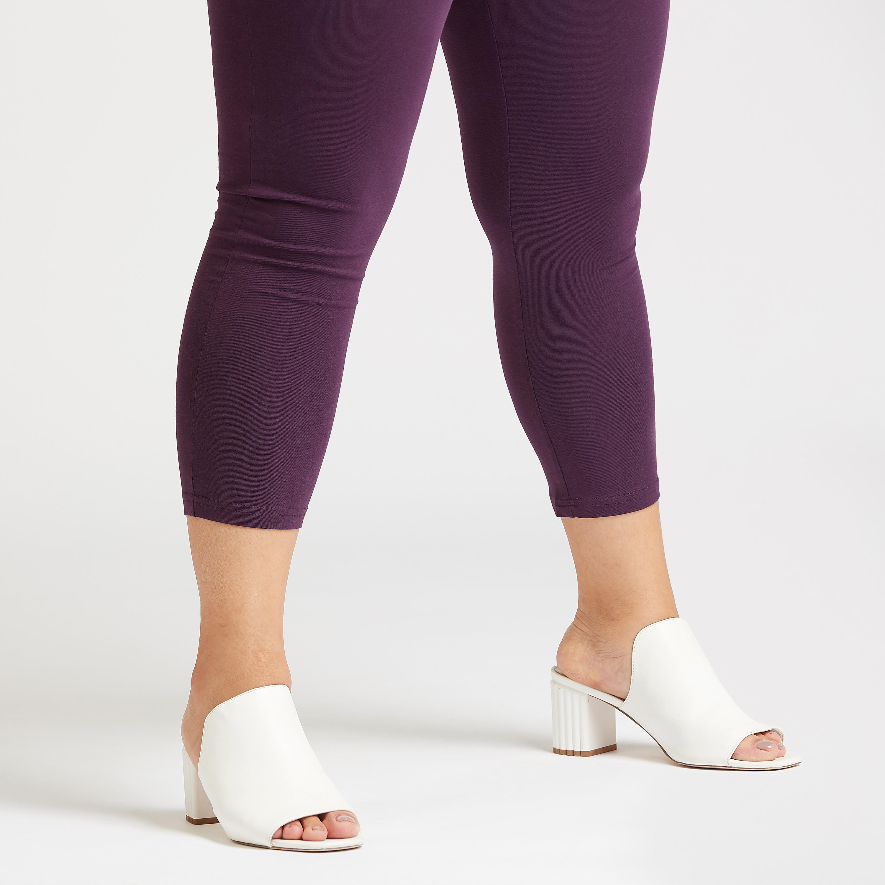 بنطلون ليقنز قصير سادة بخصر مطاطي-women-clothing-bottoms-leggings-image-3