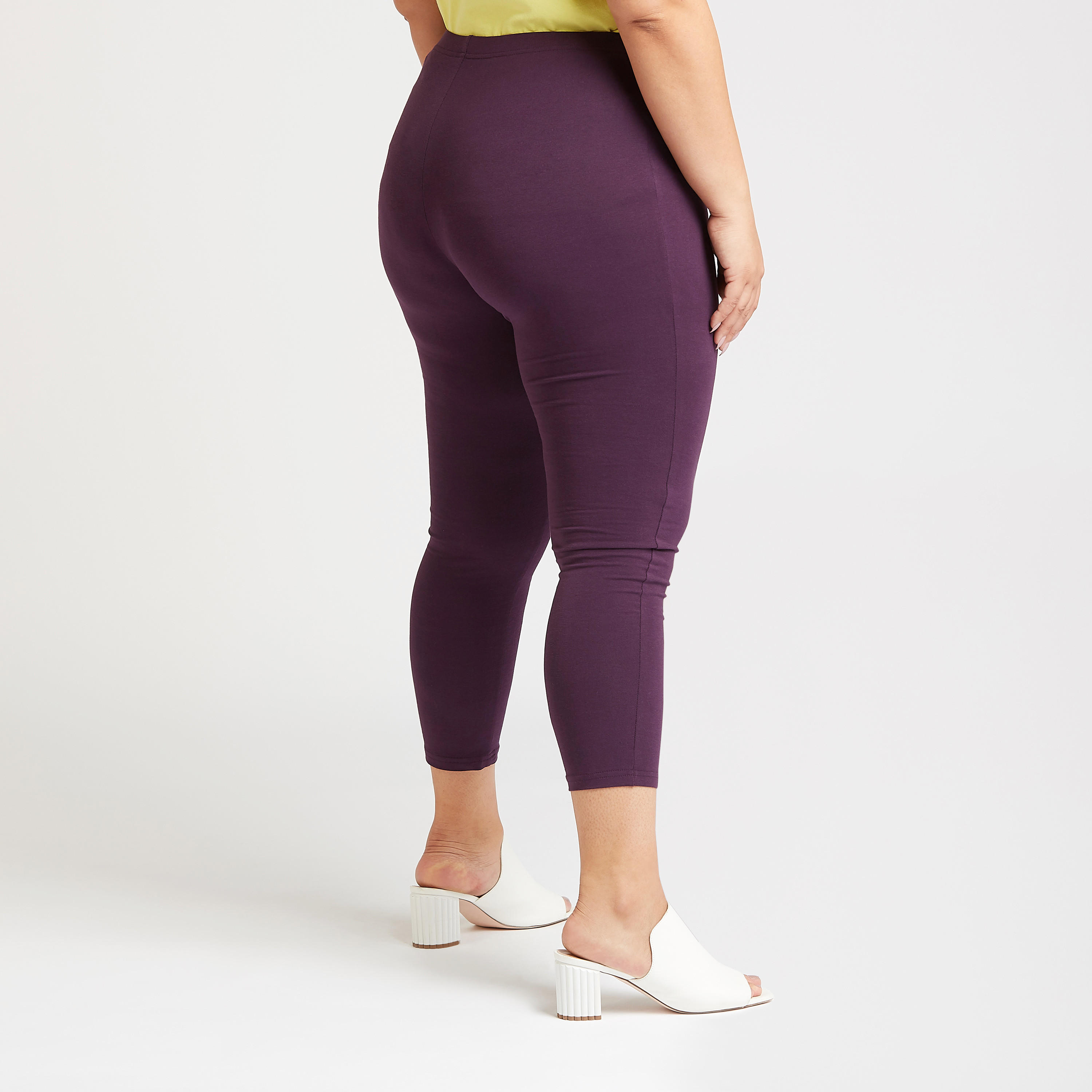 بنطلون ليقنز قصير سادة بخصر مطاطي-women-clothing-bottoms-leggings-image-4