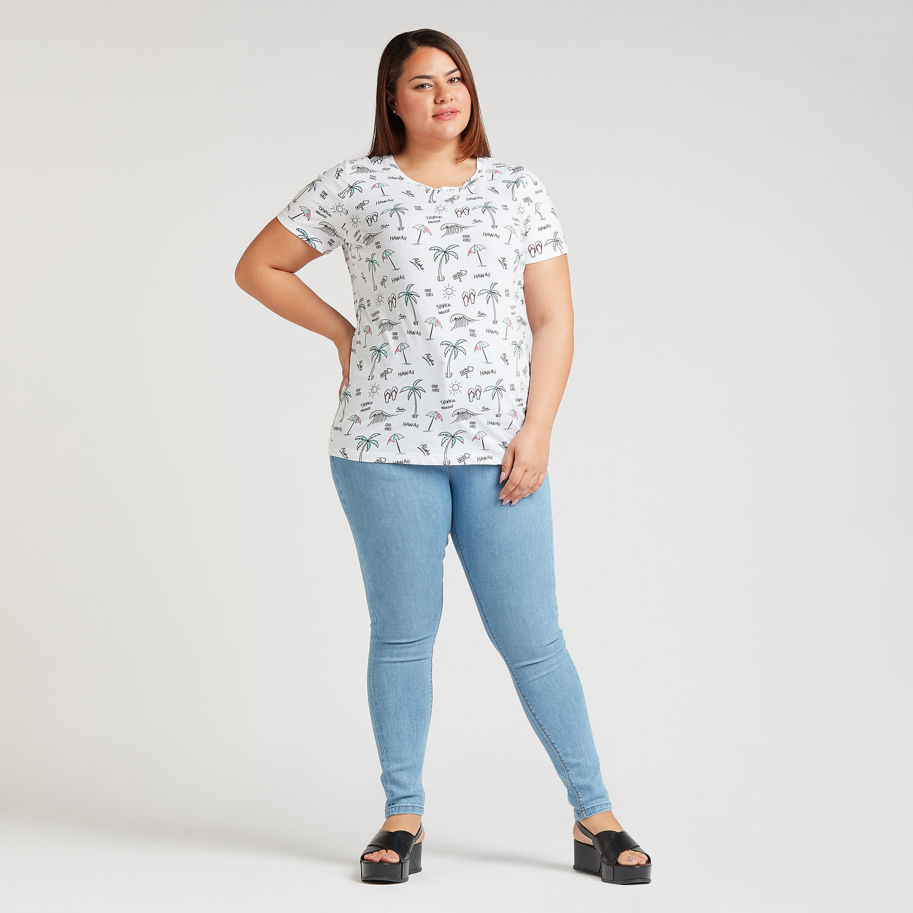 تيشيرت بياقة مستديرة وأكمام قصيرة وطبعات جرافيك-women-clothing-tshirts-image-2