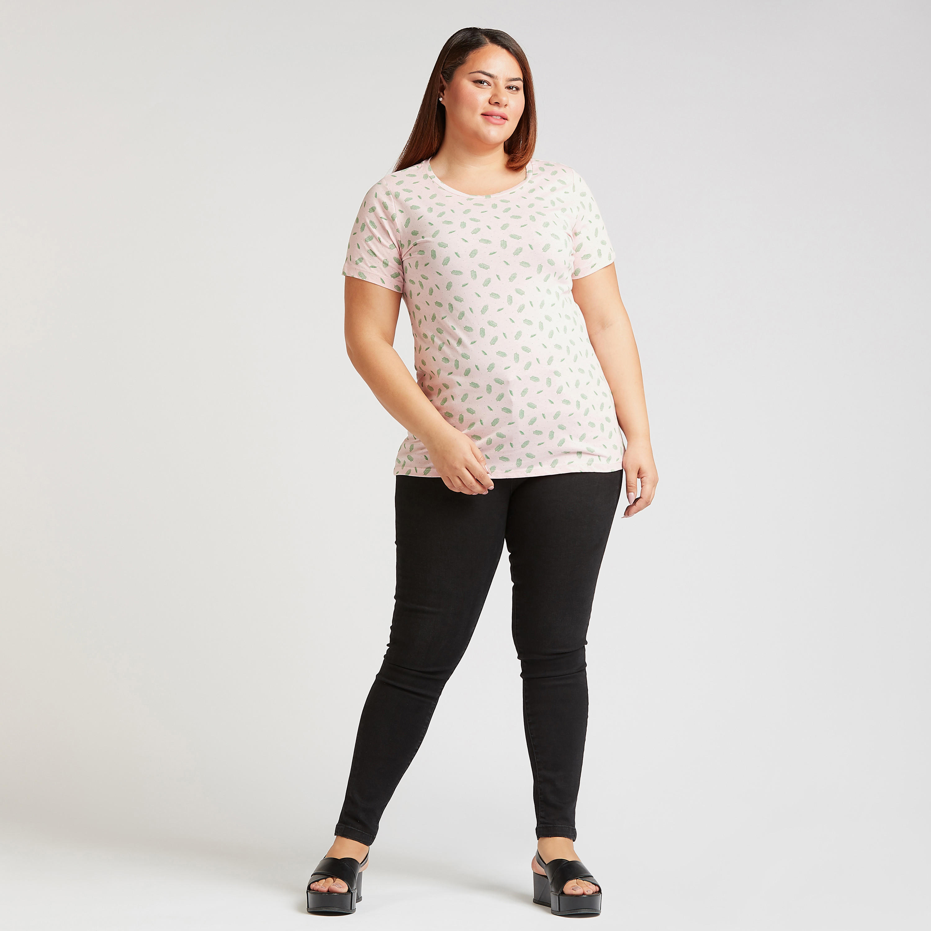 تيشيرت بياقة مستديرة وأكمام قصيرة وطبعات جرافيك-women-clothing-tshirts-image-3