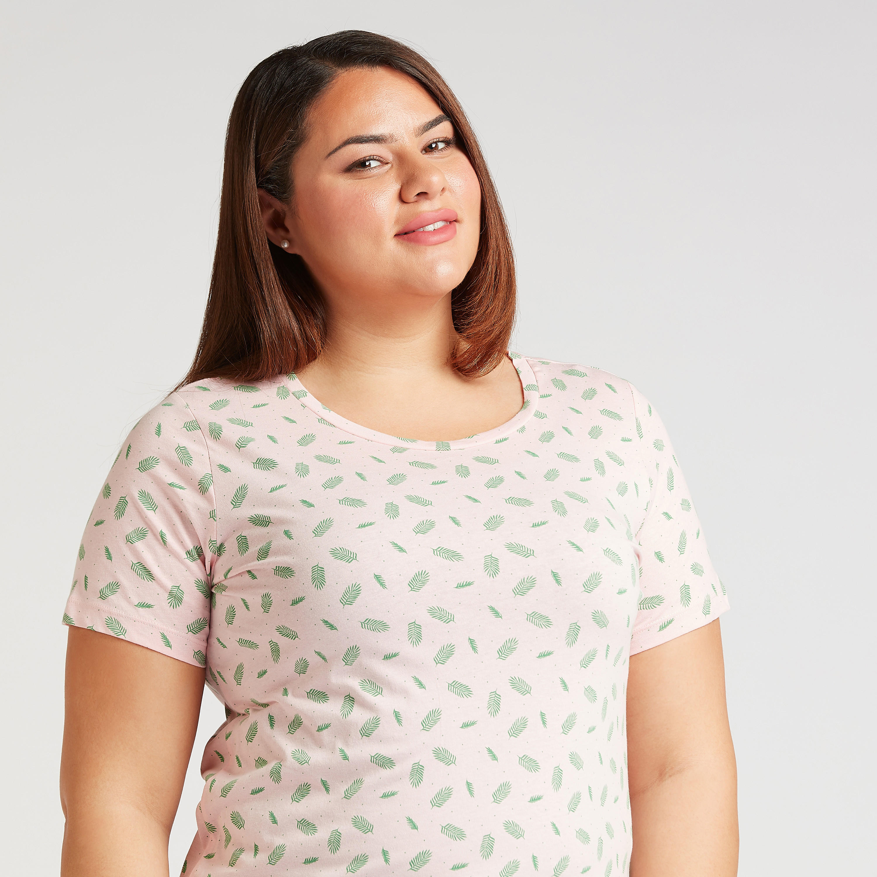 تيشيرت بياقة مستديرة وأكمام قصيرة وطبعات جرافيك-women-clothing-tshirts-image-2