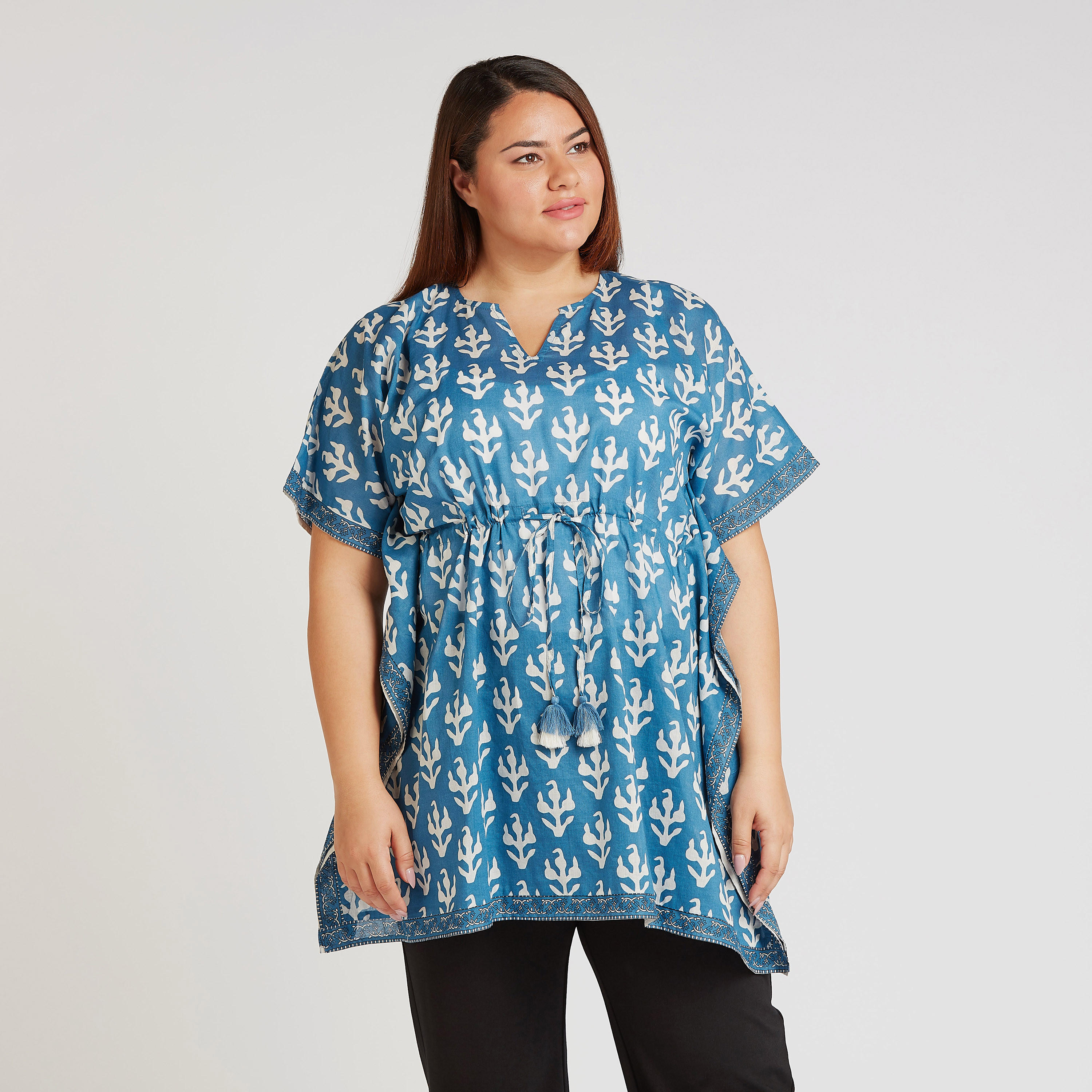 بلوزة بياقة V وأكمام متمدّدة وطبعات-women-clothing-shirtsandblouses-blouses-image-1
