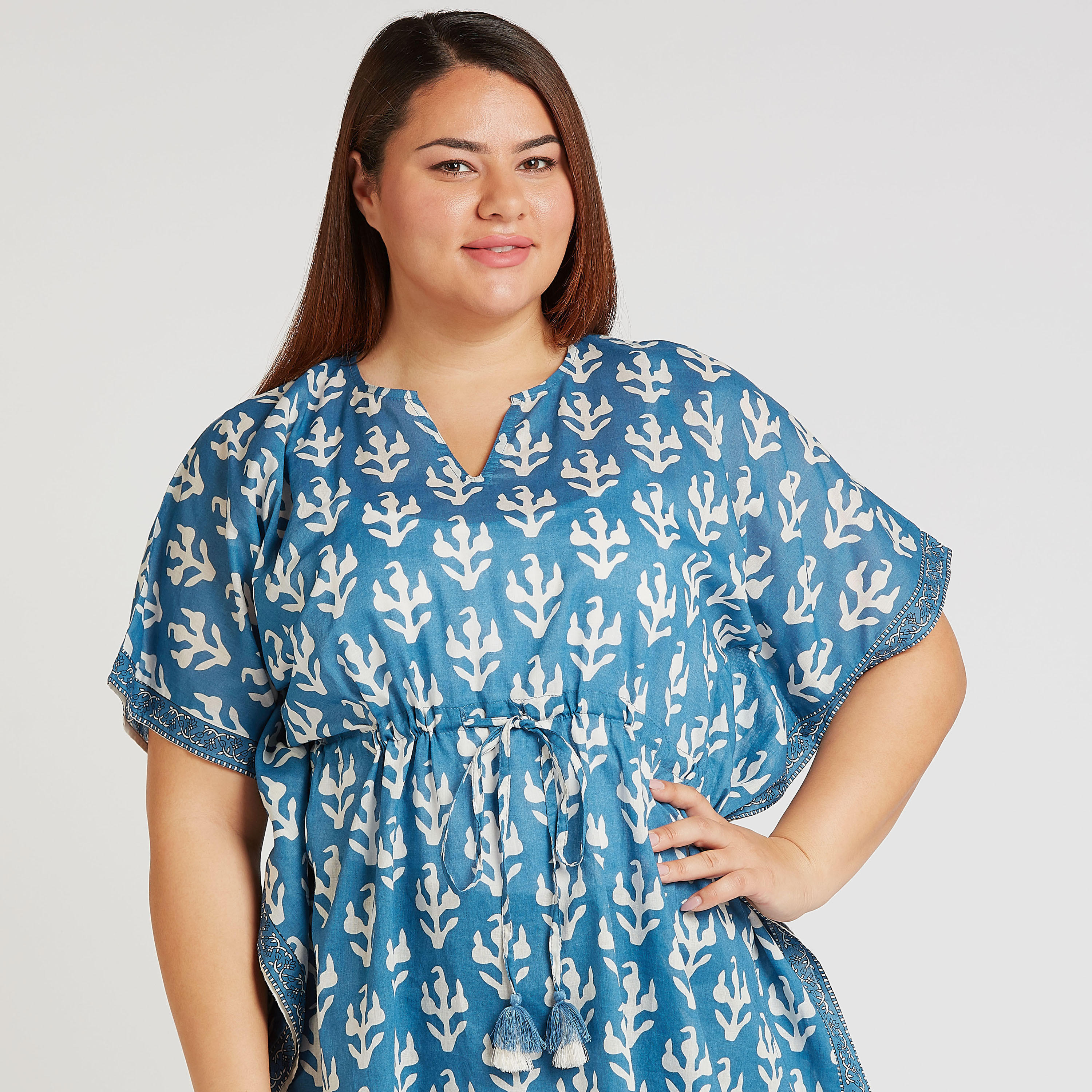 بلوزة بياقة V وأكمام متمدّدة وطبعات-women-clothing-shirtsandblouses-blouses-image-3