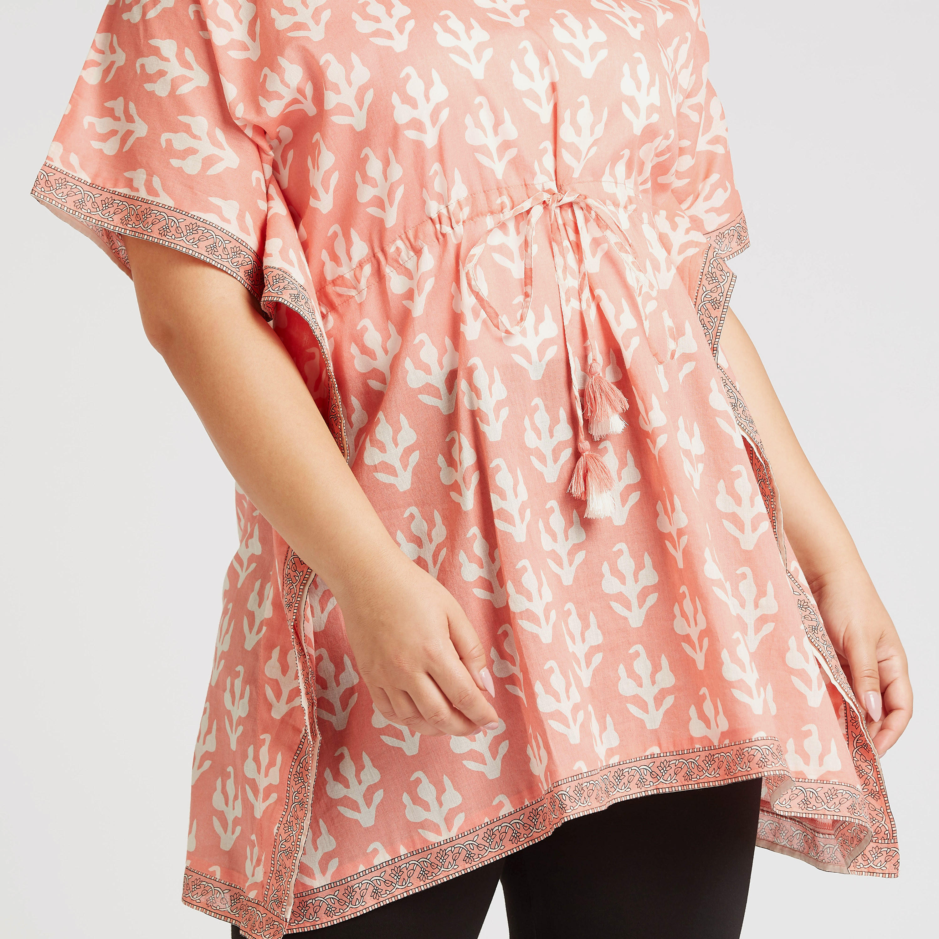 بلوزة قفطان بياقة V و أكمام قصيرة وطبعات-women-clothing-shirtsandblouses-blouses-image-3