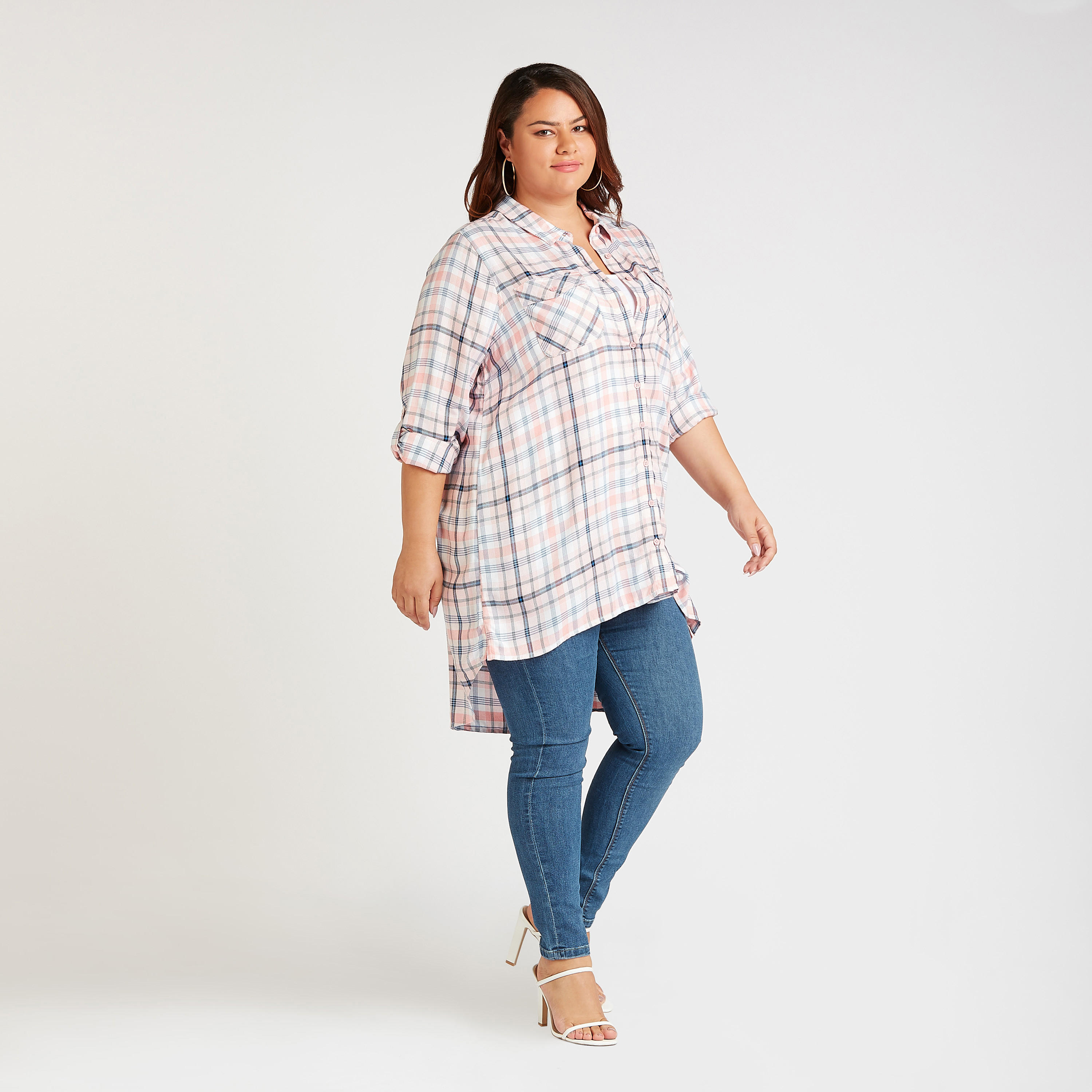 قميص كاروهات طويل بأكمام طويلة وجيوب بطيّة-women-clothing-shirtsandblouses-blouses-image-2