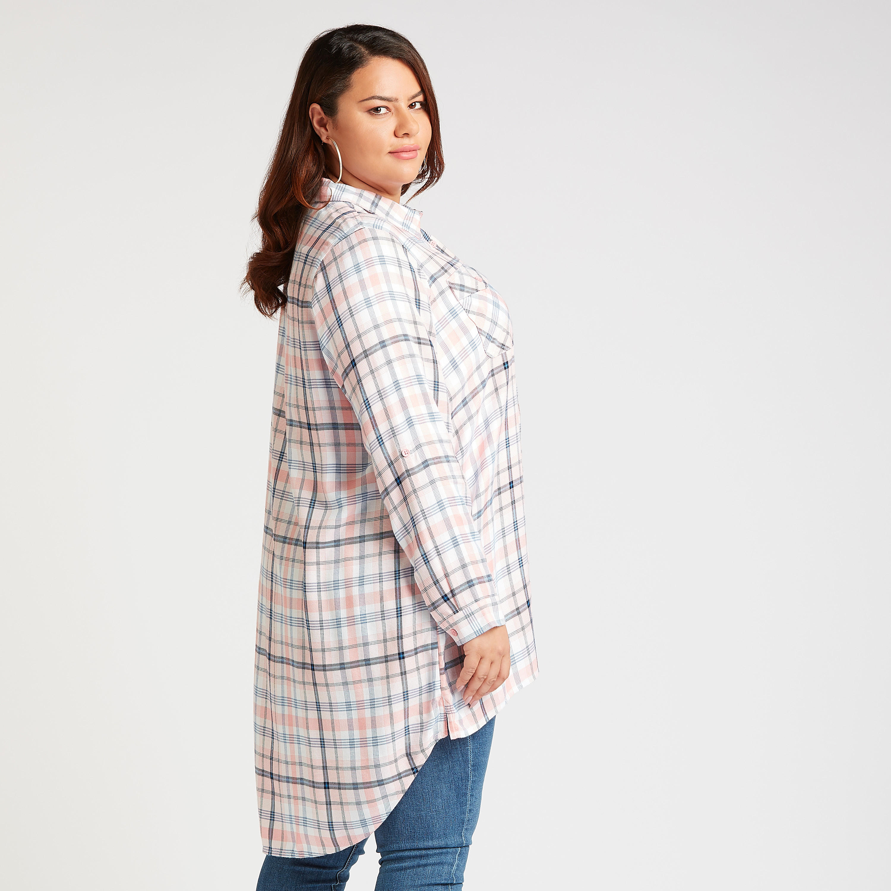 قميص كاروهات طويل بأكمام طويلة وجيوب بطيّة-women-clothing-shirtsandblouses-blouses-image-4