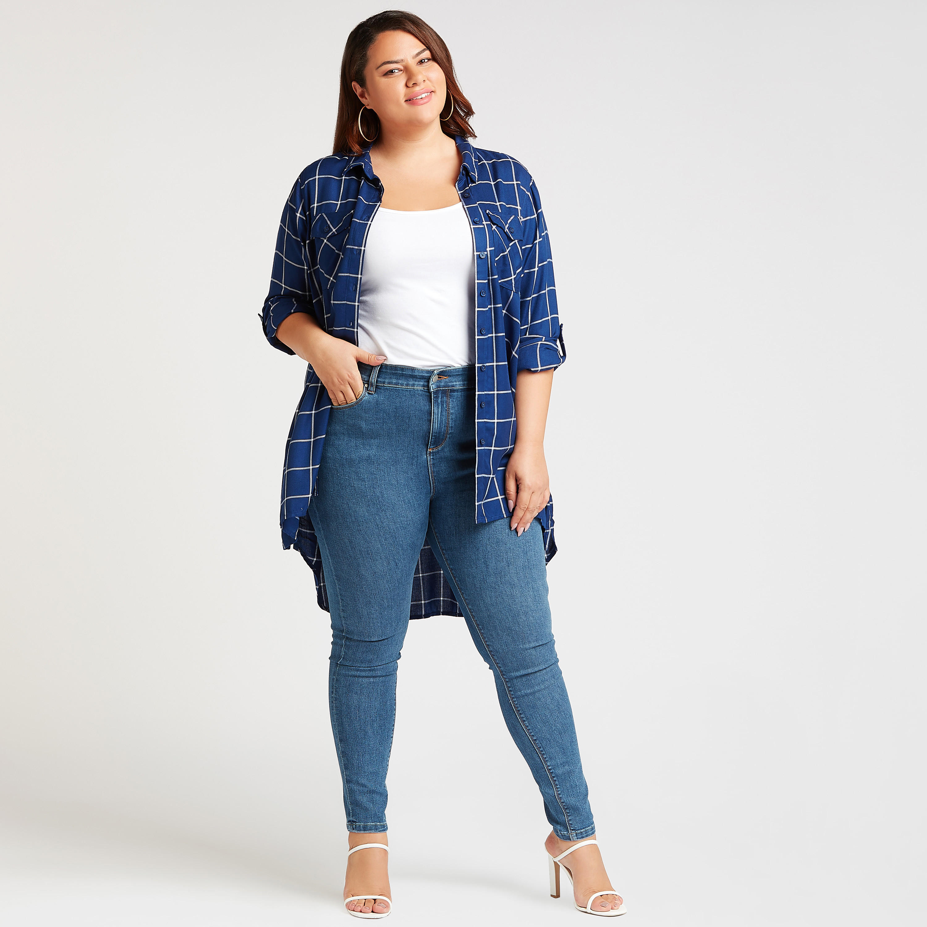 قميص كاروهات طويل بأكمام طويلة وجيوب بطيّة-women-clothing-shirtsandblouses-blouses-image-2