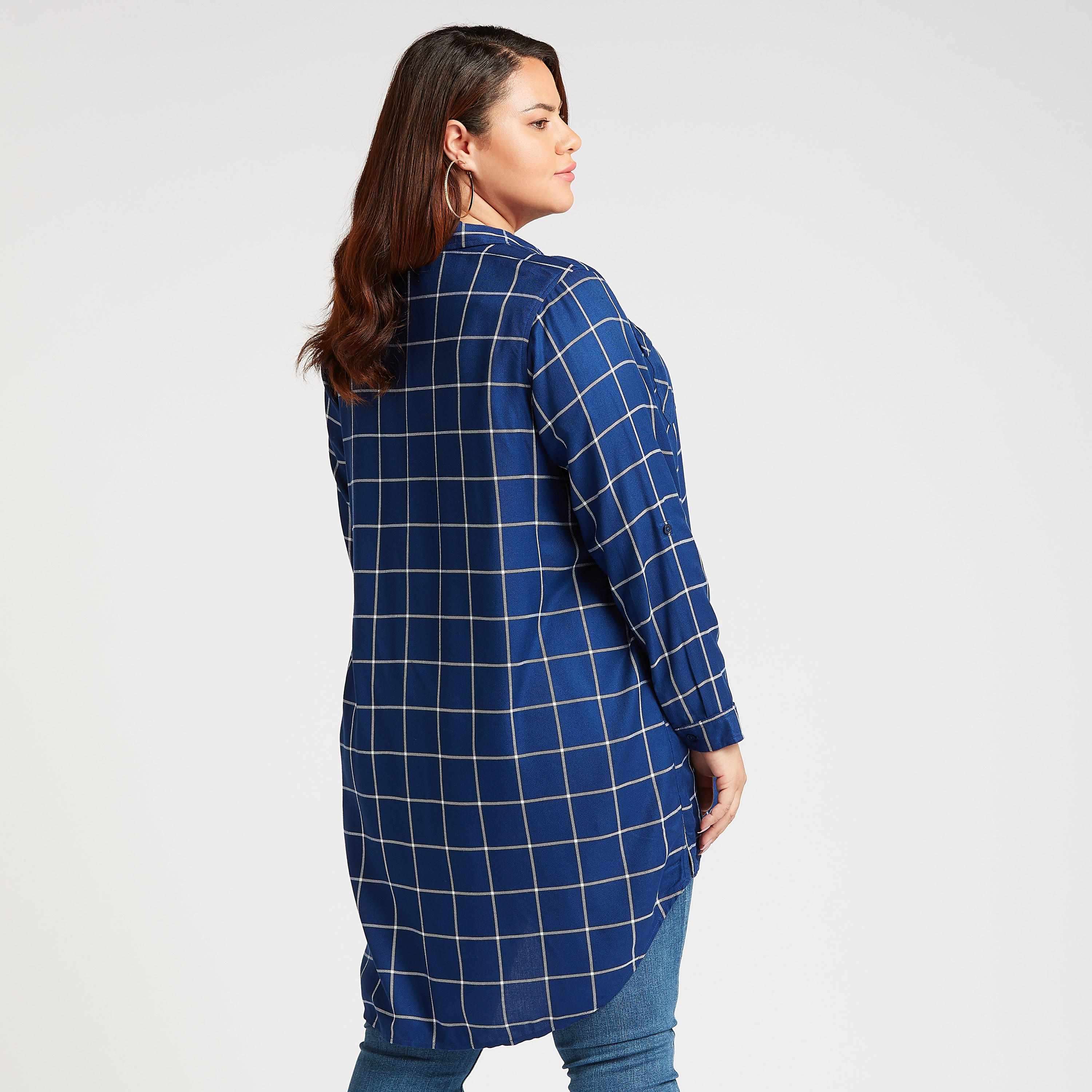 قميص كاروهات طويل بأكمام طويلة وجيوب بطيّة-women-clothing-shirtsandblouses-blouses-image-4
