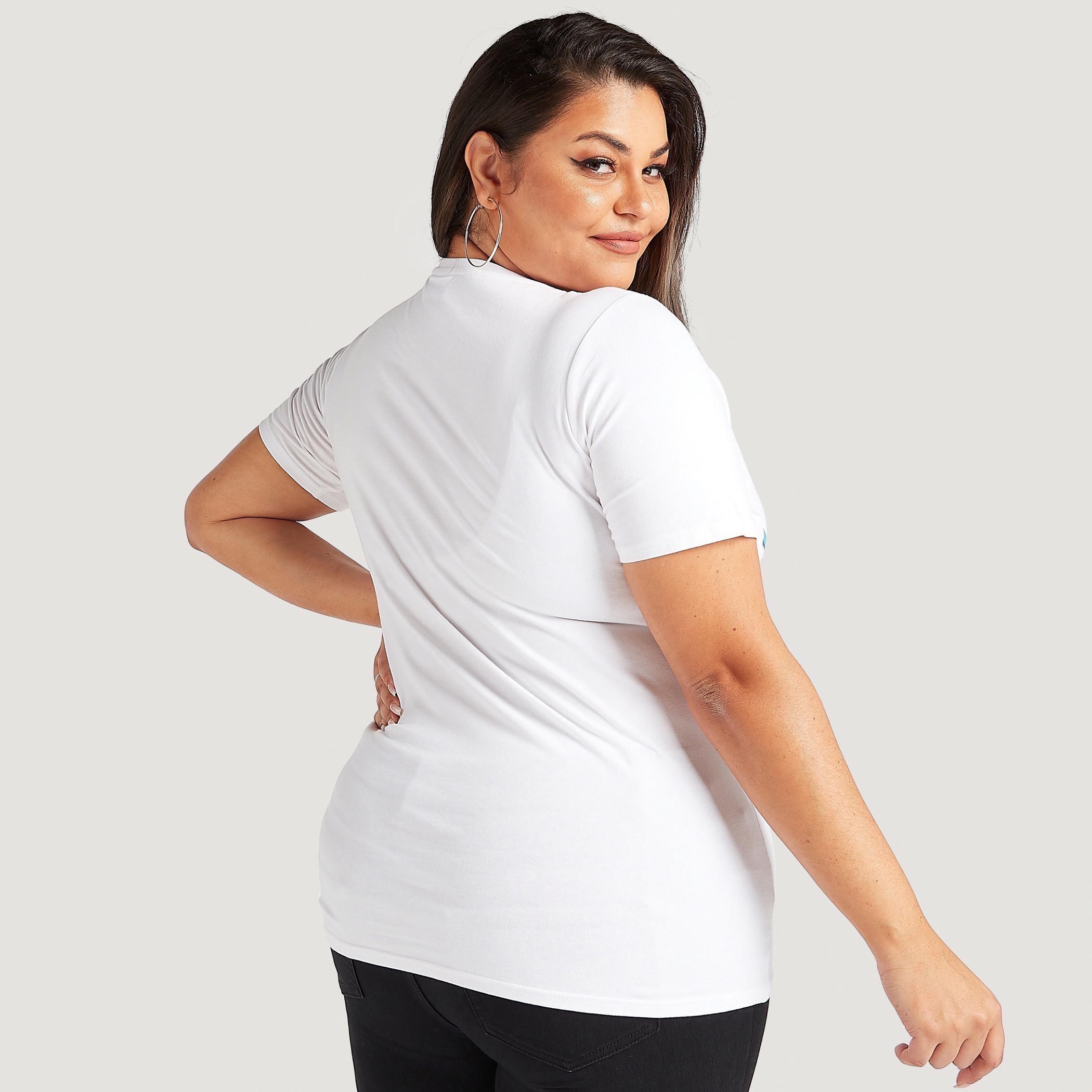 تيشيرت بياقة ضيّقة وأكمام قصيرة بطبعات ديسي دك-women-clothing-tshirts-image-4