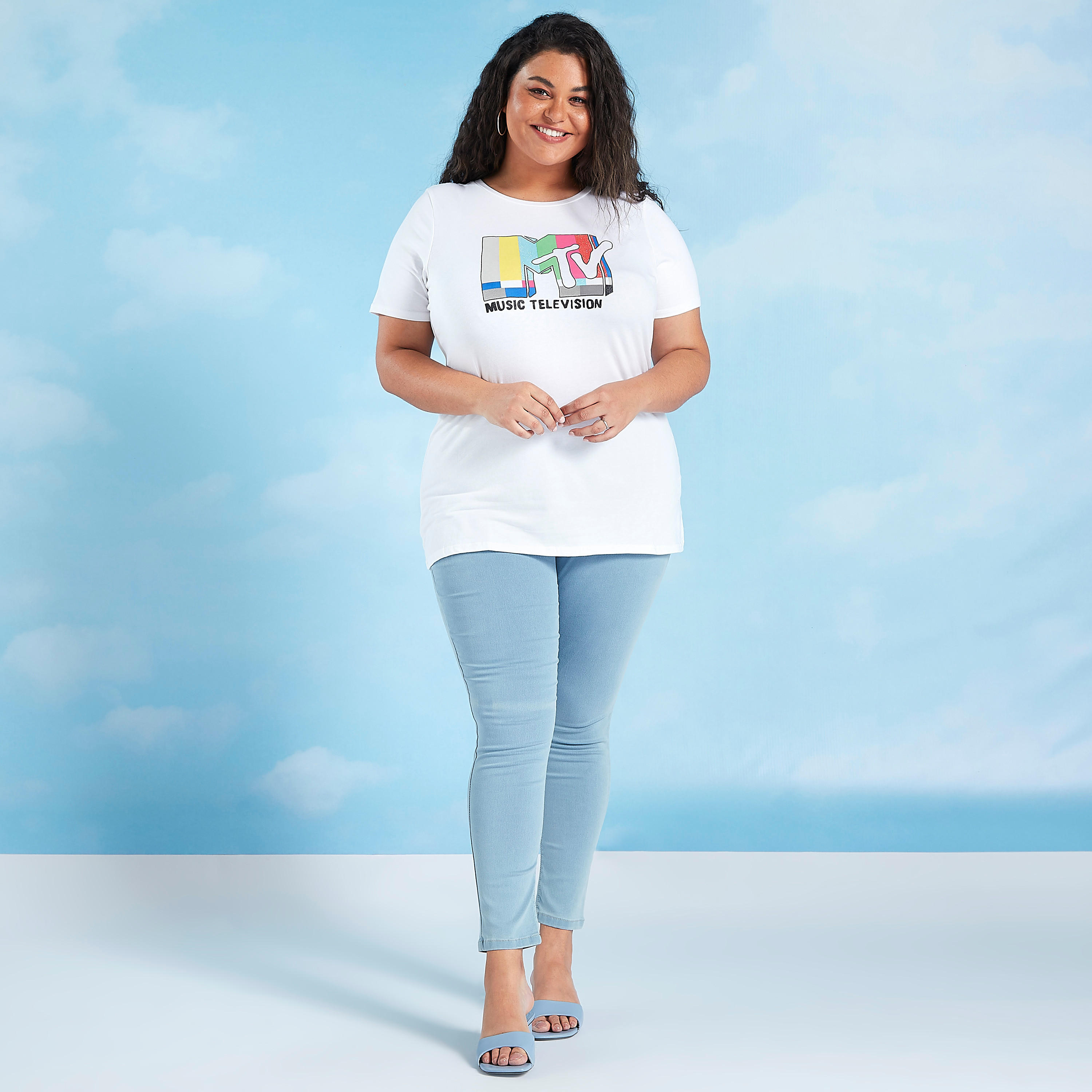 تيشيرت مستدام بياقة ضيّقة وأكمام قصيرة وطبعات أم تي في-women-clothing-tshirts-image-2