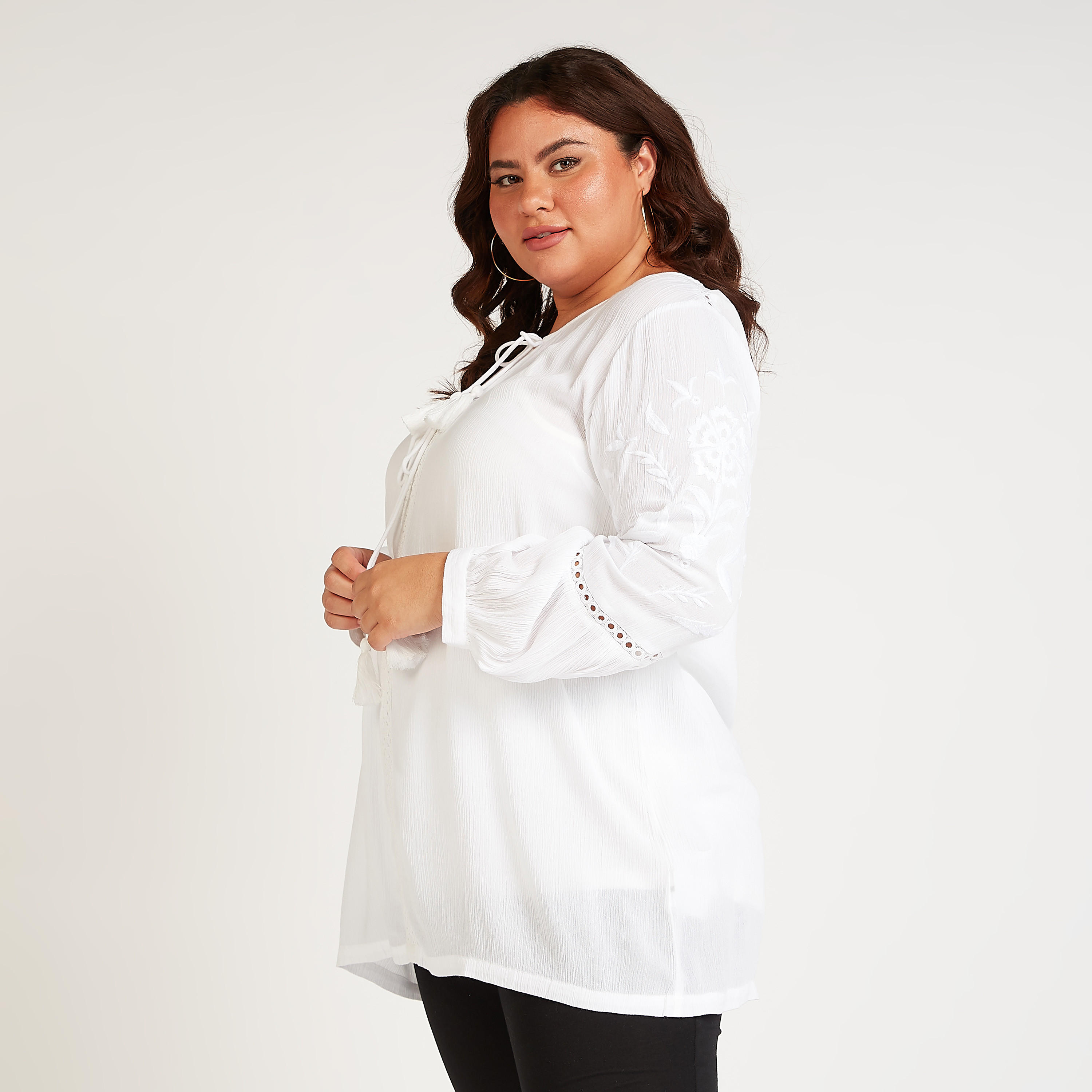 بلوزة مستدامة مطرزة بأكمام بيشوب وأربطة-women-clothing-shirtsandblouses-blouses-image-1