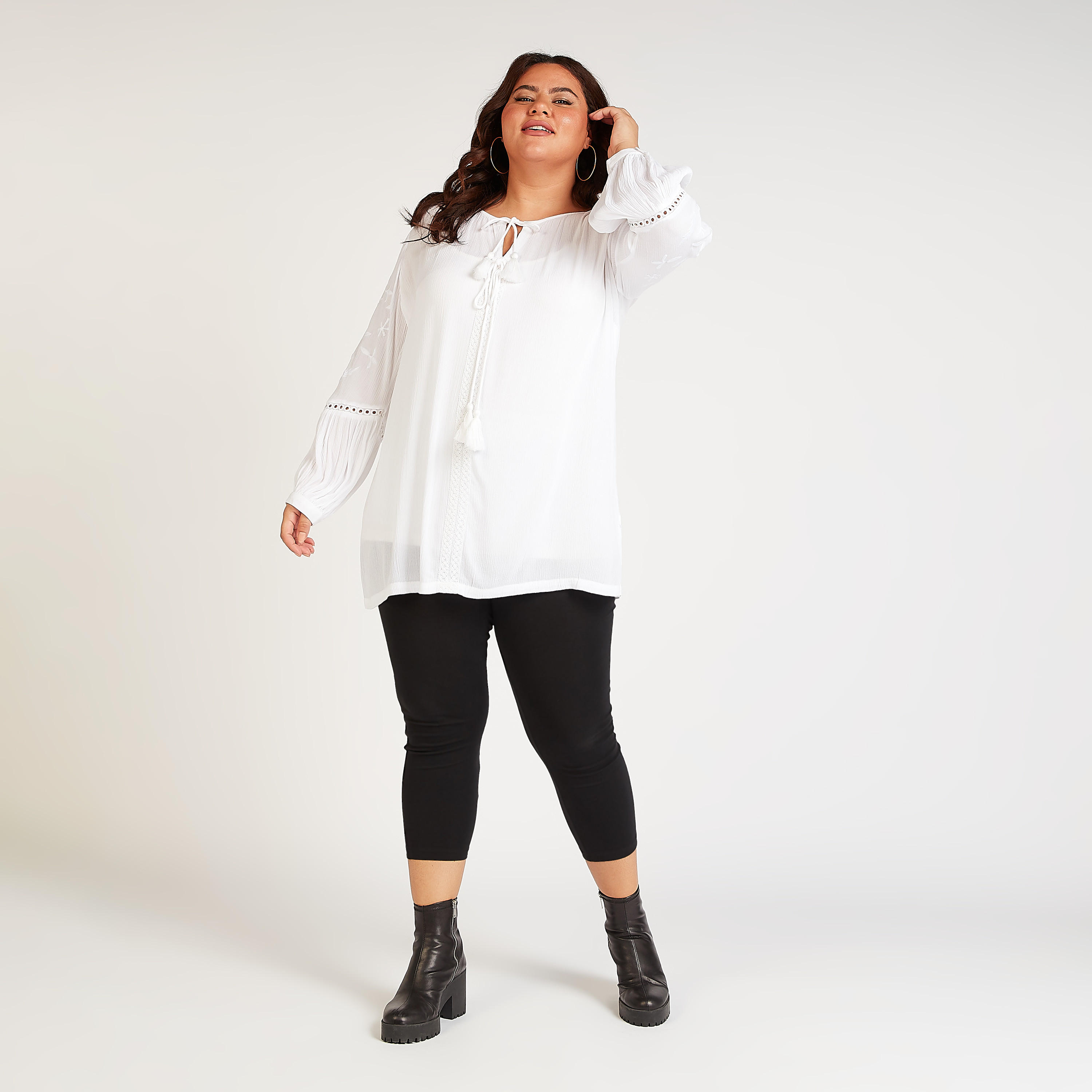 بلوزة مستدامة مطرزة بأكمام بيشوب وأربطة-women-clothing-shirtsandblouses-blouses-image-2
