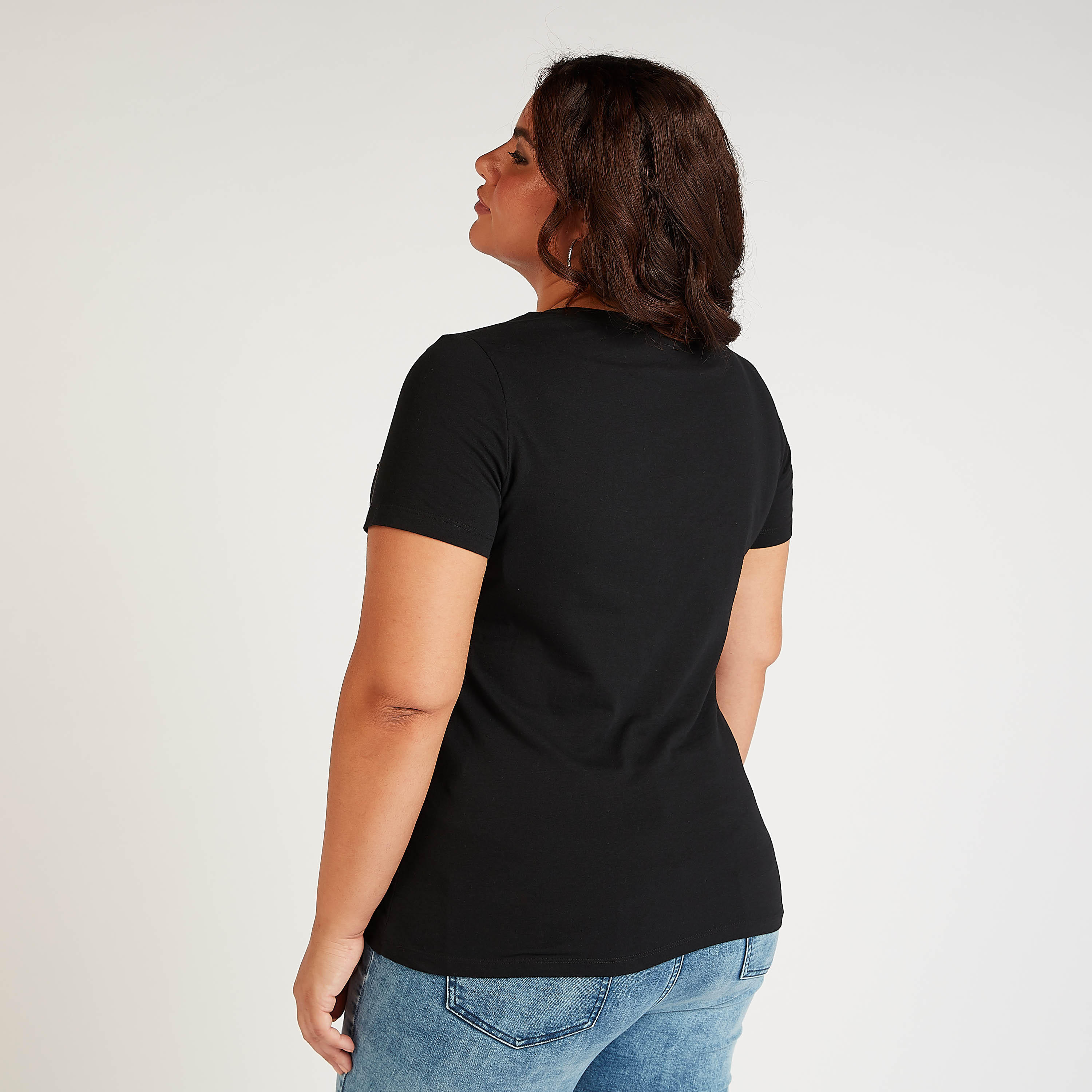 تيشيرت مستدام بياقة مستديرة وأكمام قصيرة وطبعات جرافيك-women-clothing-tshirts-image-4
