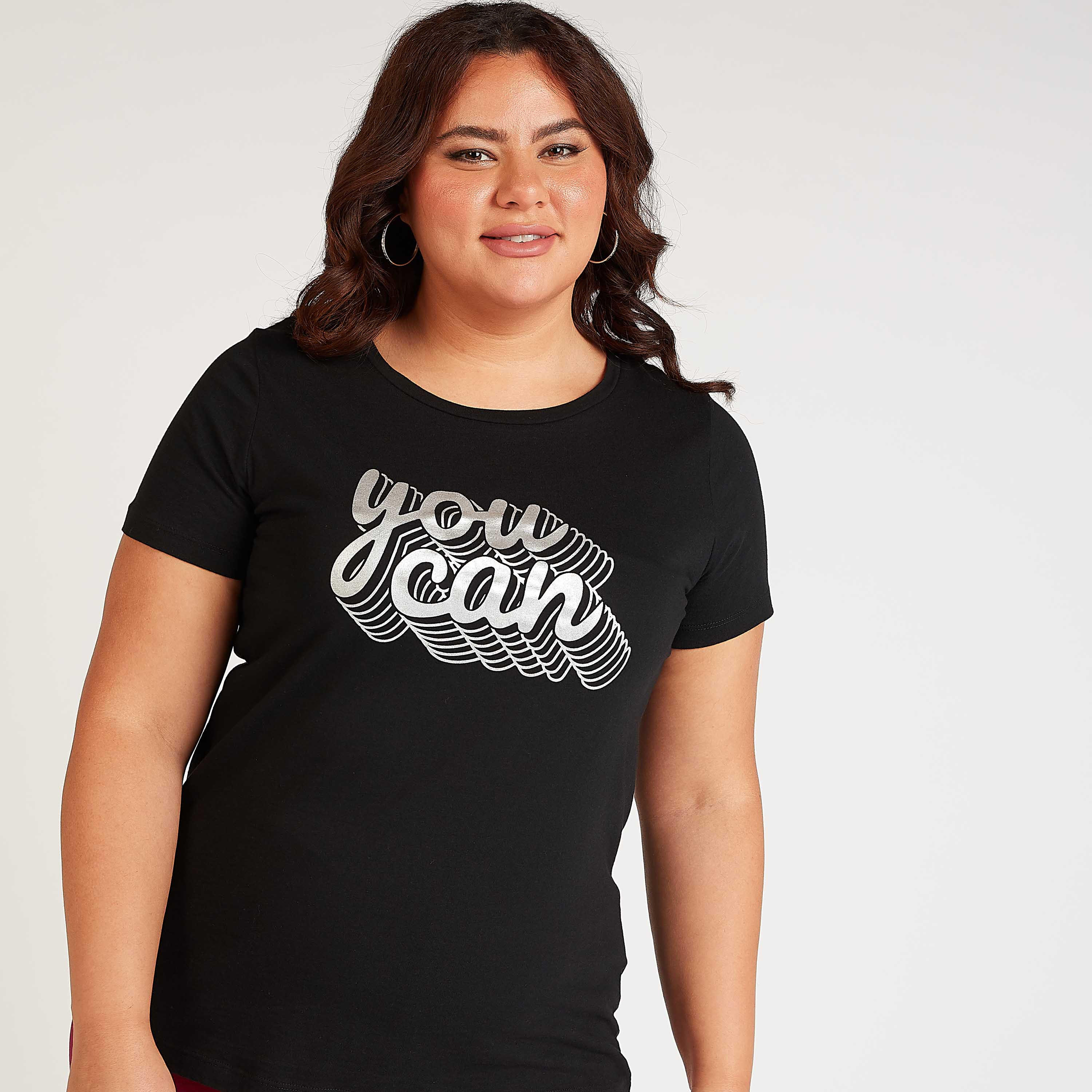 تيشيرت مستدام بياقة مستديرة وأكمام قصيرة وطبعات جرافيك-women-clothing-tshirts-image-1