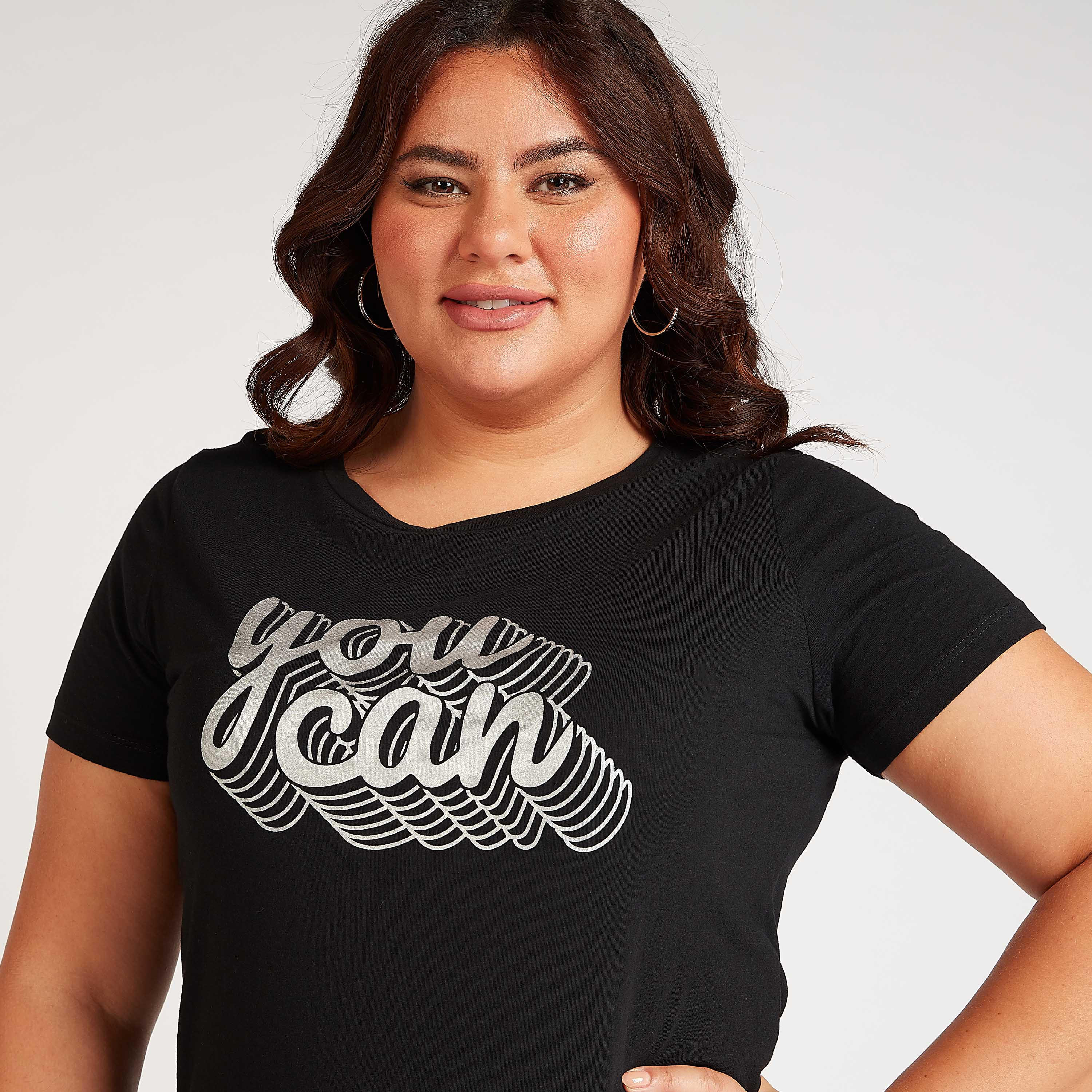 تيشيرت مستدام بياقة مستديرة وأكمام قصيرة وطبعات جرافيك-women-clothing-tshirts-image-3