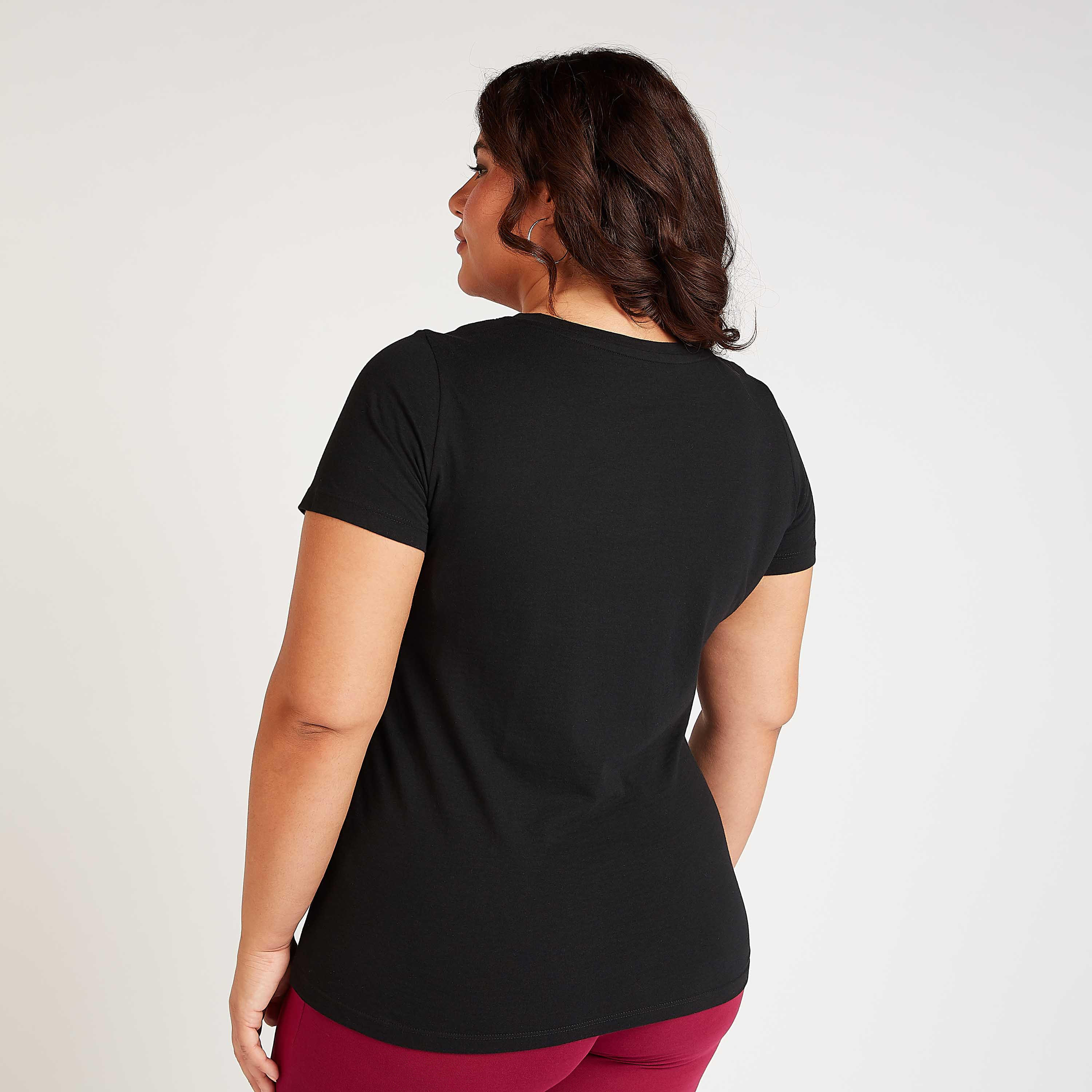 تيشيرت مستدام بياقة مستديرة وأكمام قصيرة وطبعات جرافيك-women-clothing-tshirts-image-4