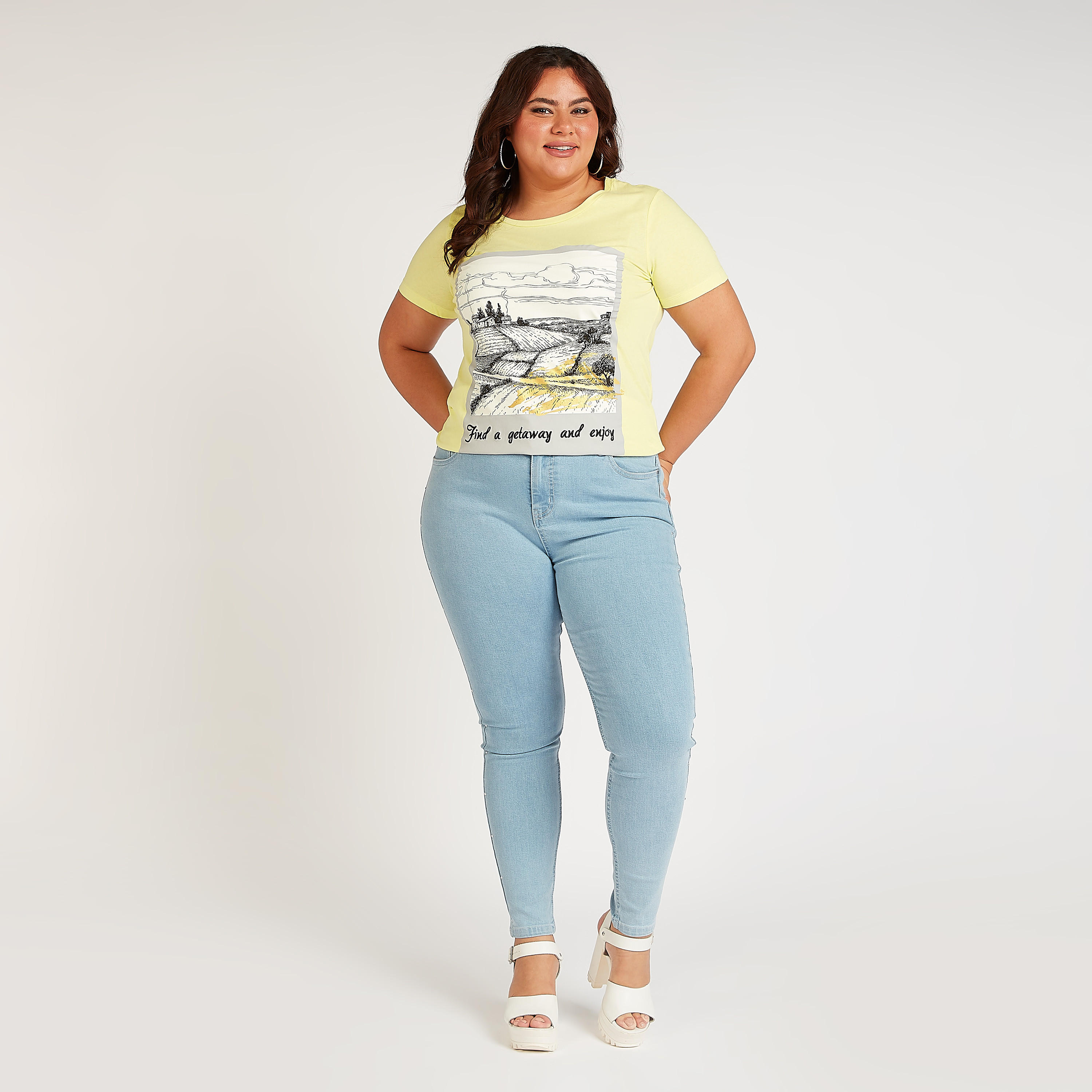 تيشيرت مستدام بياقة مستديرة وأكمام قصيرة وطبعات جرافيك-women-clothing-tshirts-image-2