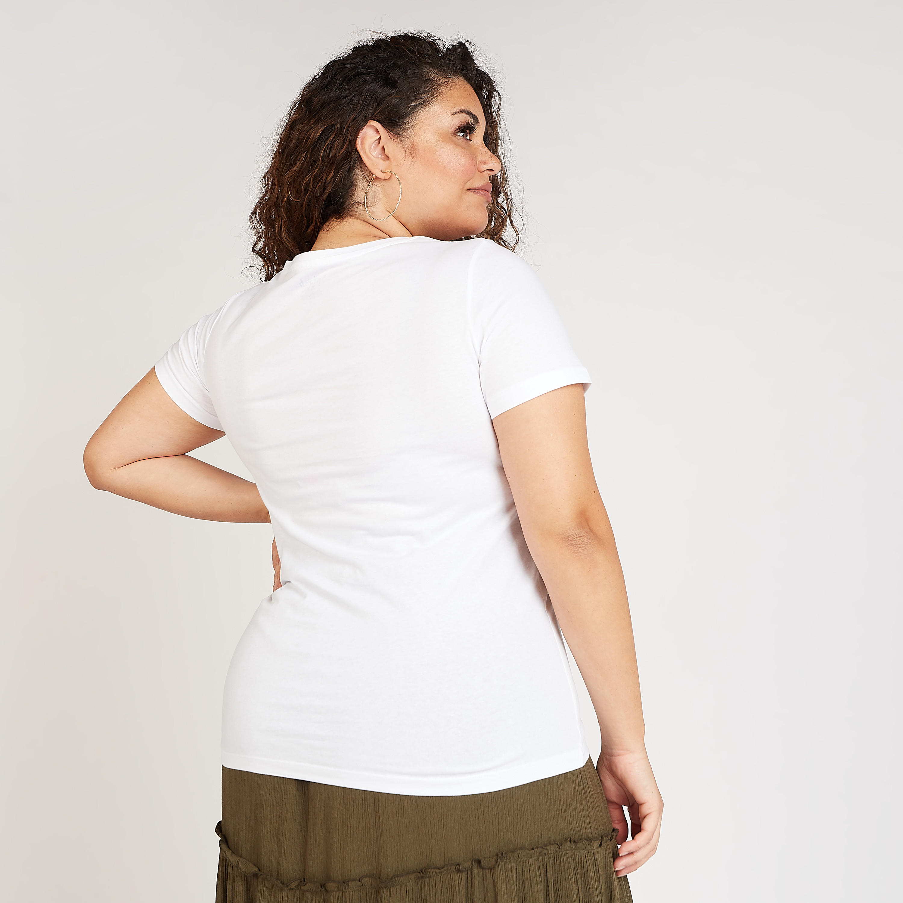 تيشيرت مستدام بياقة مستديرة وأكمام قصيرة وطبعات جرافيك-women-clothing-tshirts-image-4