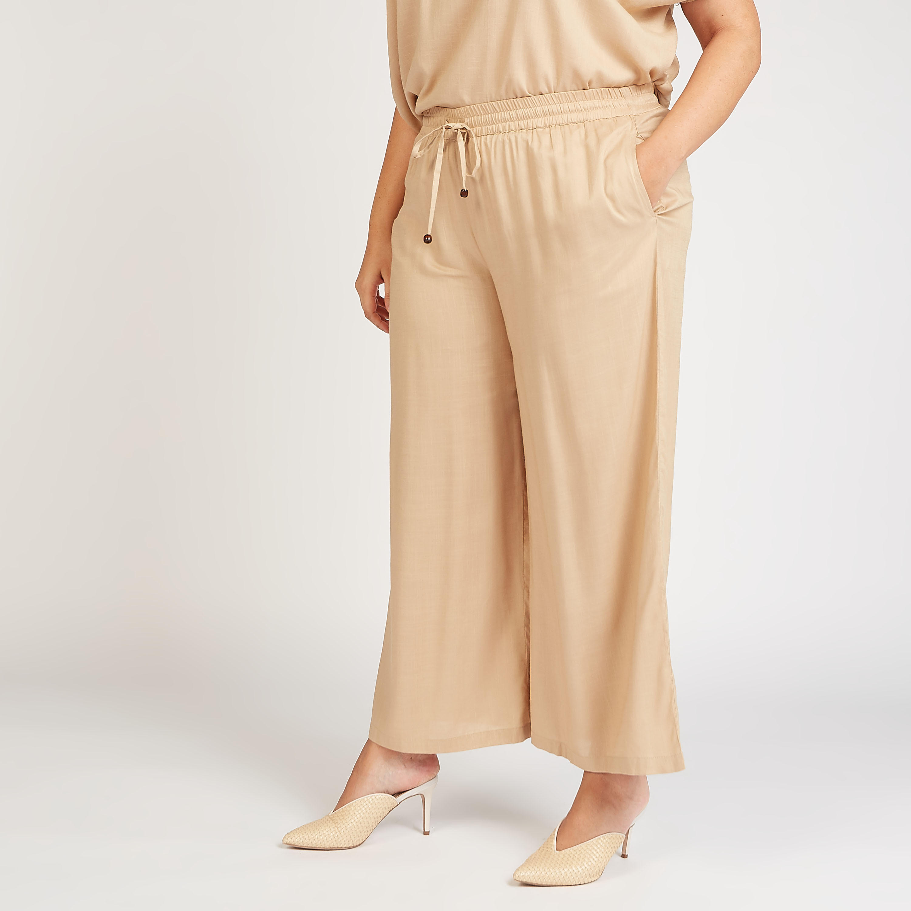 بنطلون بلازو مستدام بارز الملمس بتفاصيل جيوب ورباط-women-clothing-bottoms-trousers-image-1